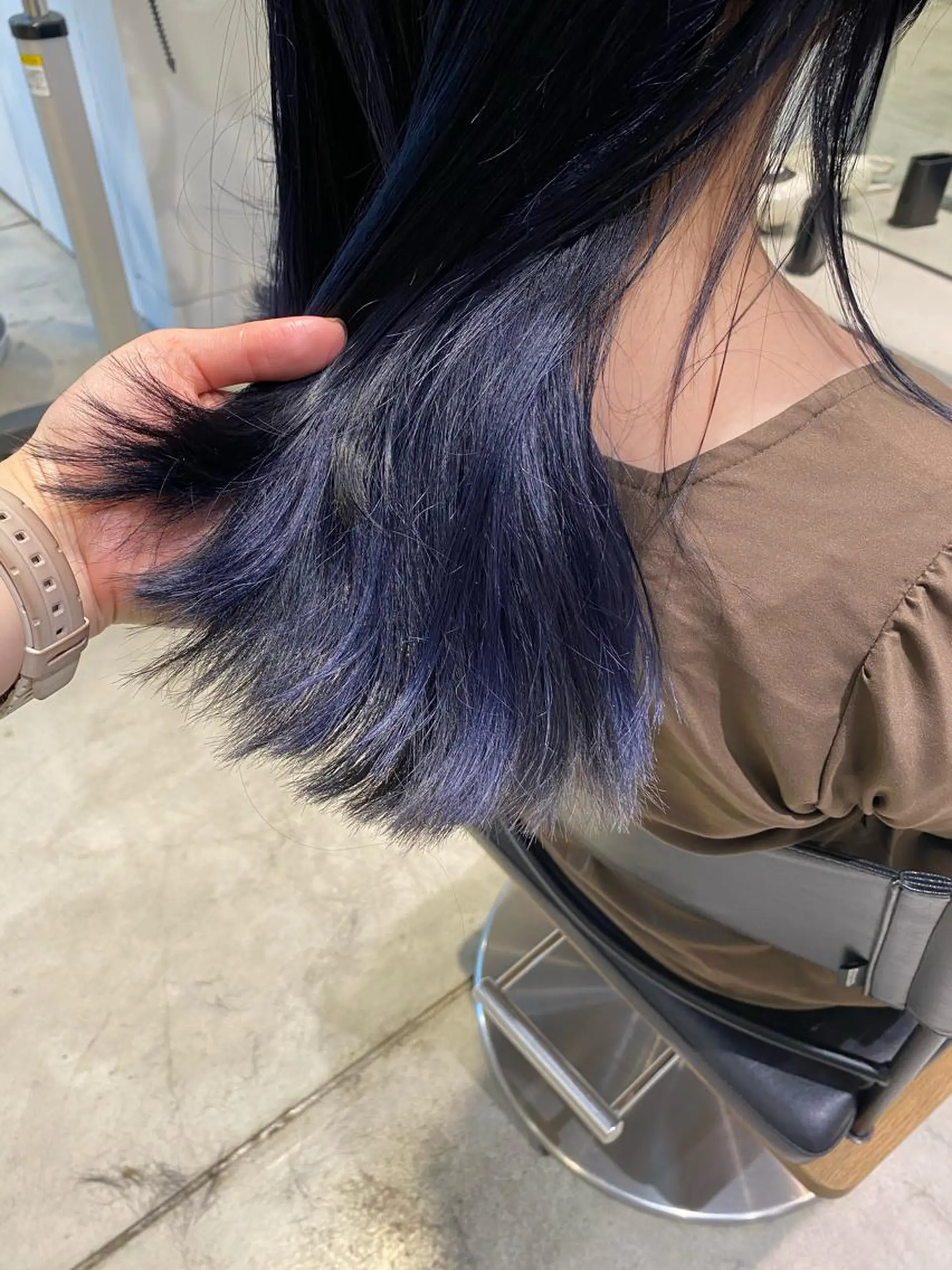 ミディアム カラー パーマ ヘアアレンジ お団子ヘア ブリーチ ブルーカラー 三つ編み パーマスタイル🔅 sayacaのヘアスタイル