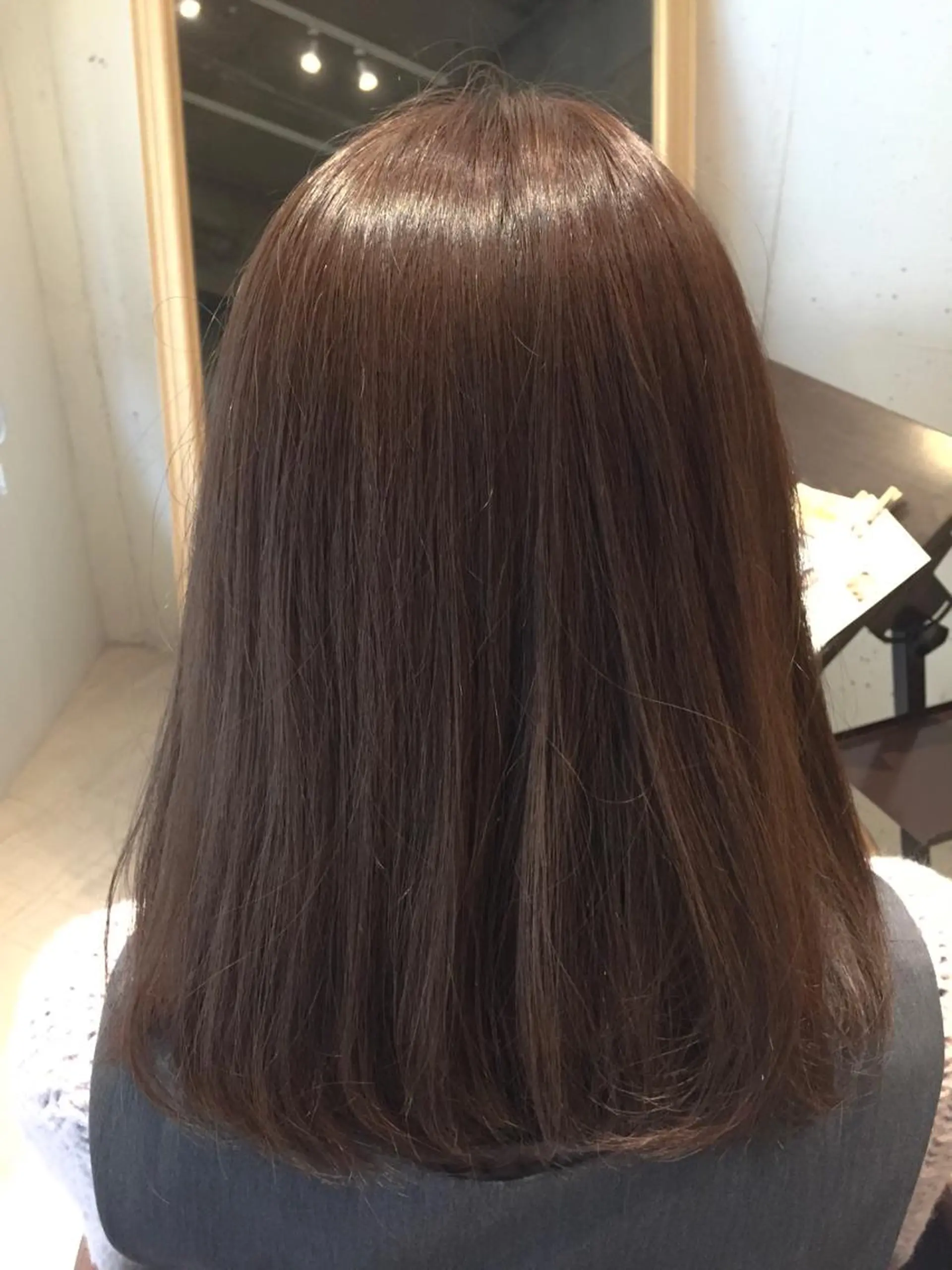 セミロング カラー いしだ みさきのヘアスタイル