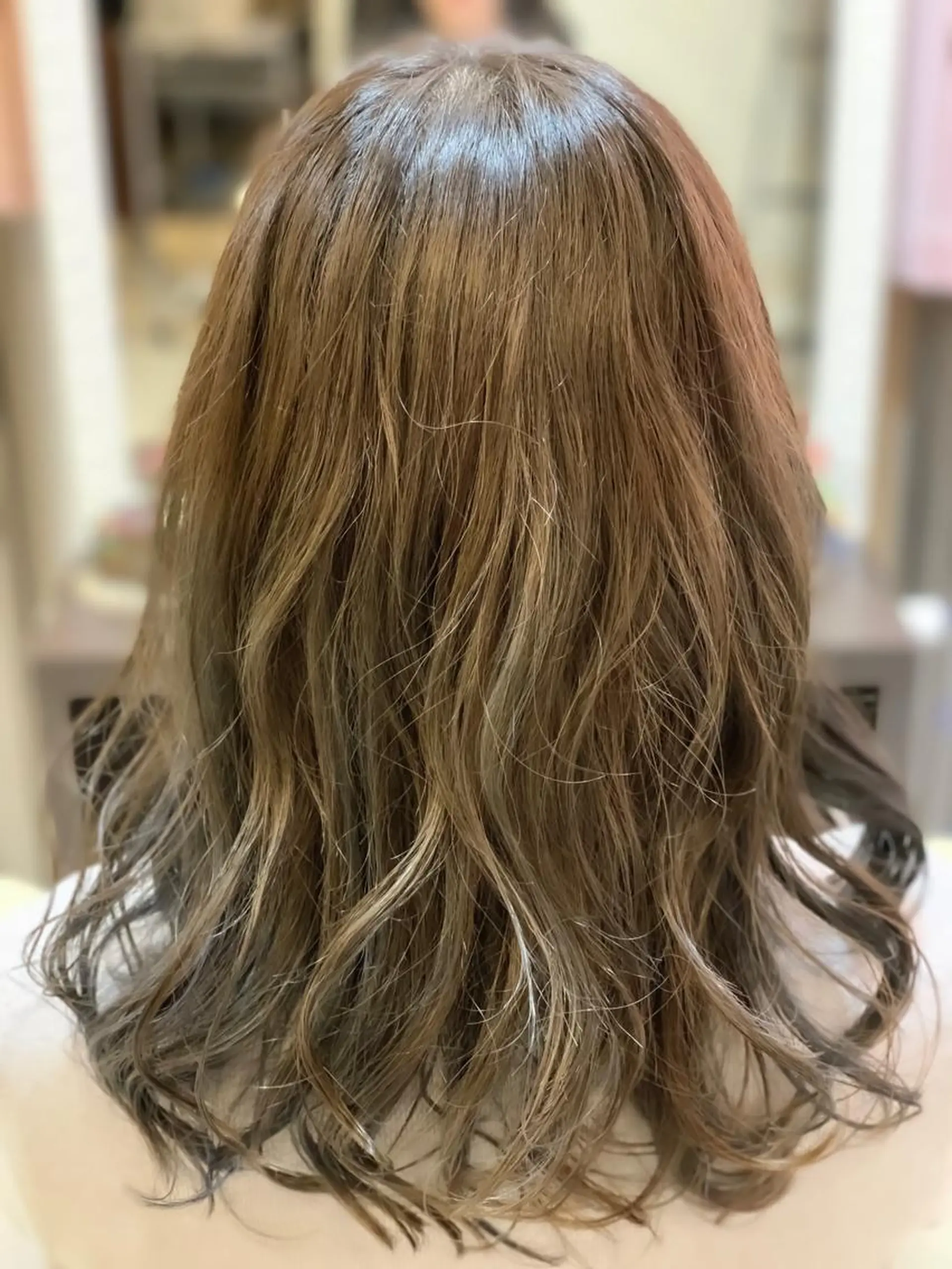 セミロング カラー アッシュ ベージュカラー メッシュ 大間 礼真のヘアスタイル