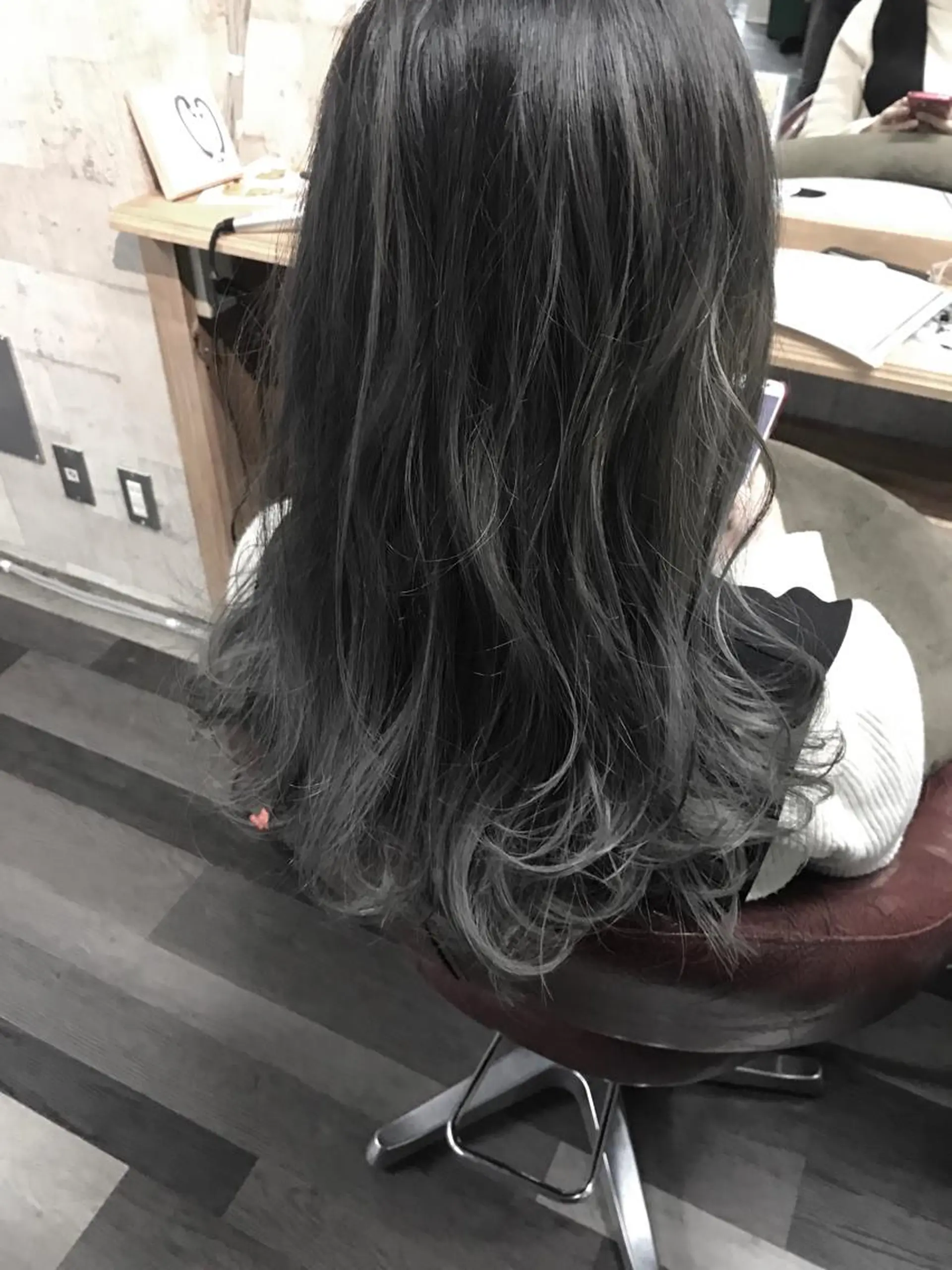カラー グレージュ ヘアリゾートA i 秋葉原店のヘアスタイル