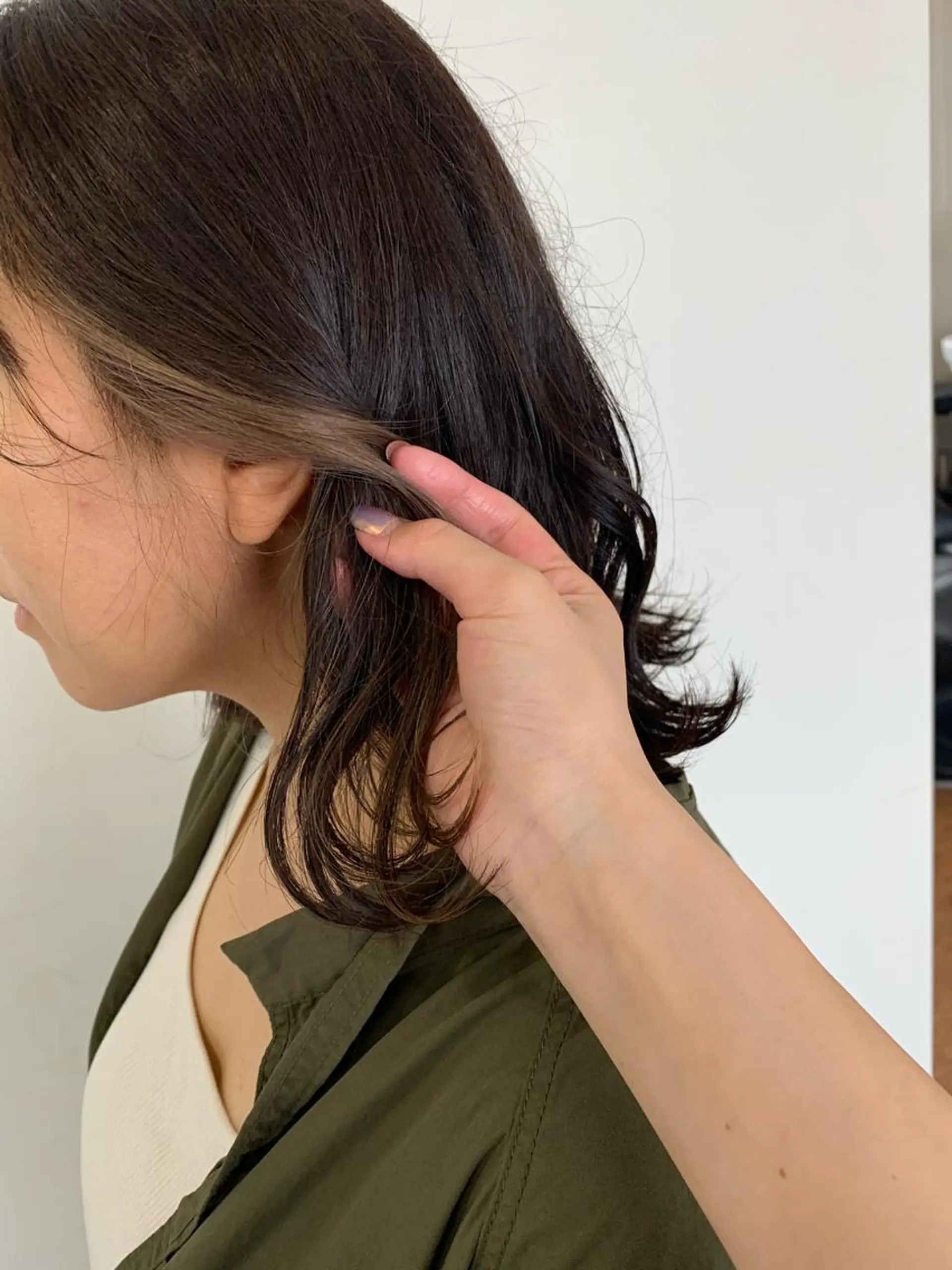 ミディアム カラー グレージュ ヘアカラー 甲斐 もあのヘアスタイル