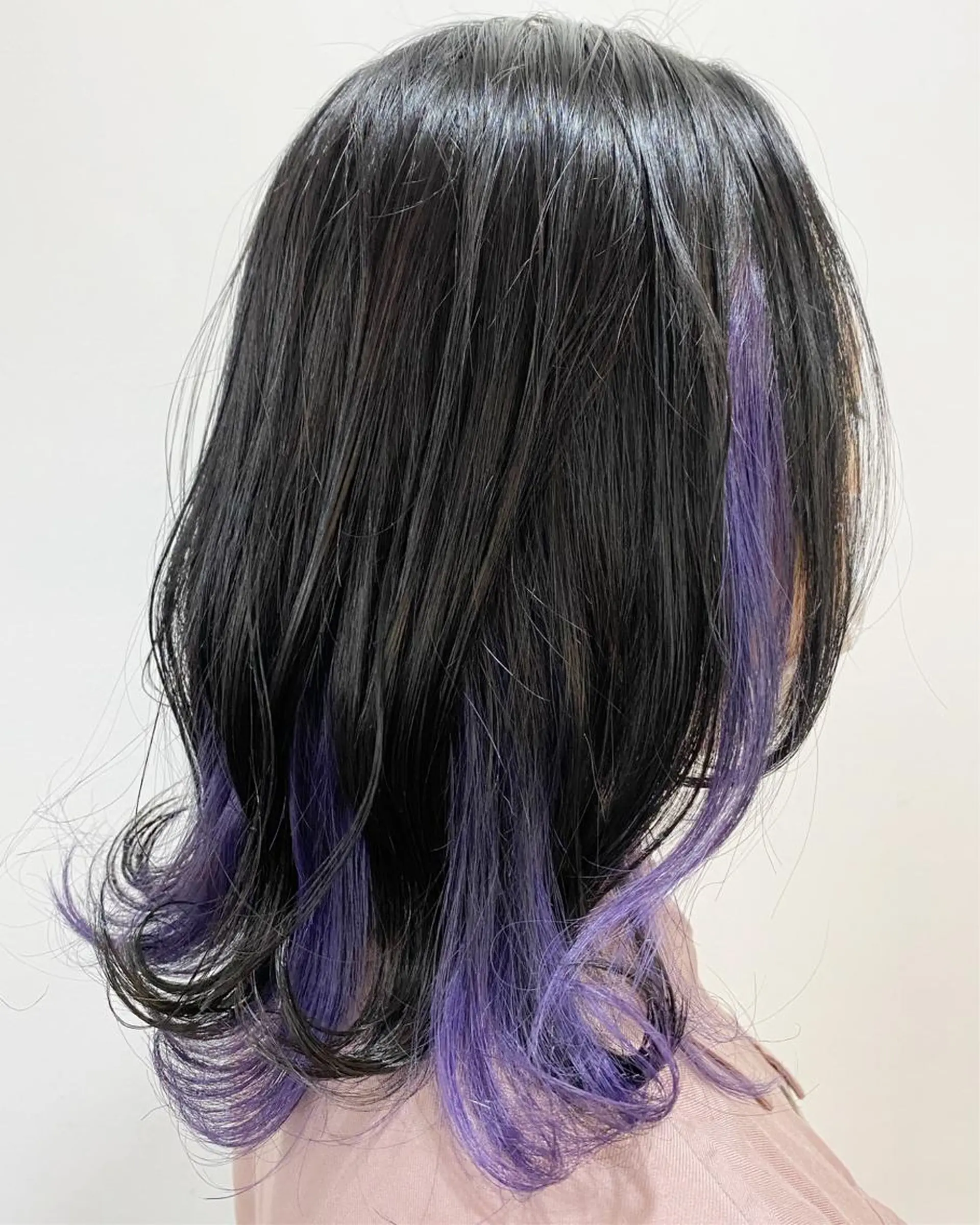 ミディアム カラー アッシュ インナーカラー パープルカラー パープルアッシュ カット ヘアカラー トリートメント WATANABE MISAKIのヘアスタイル