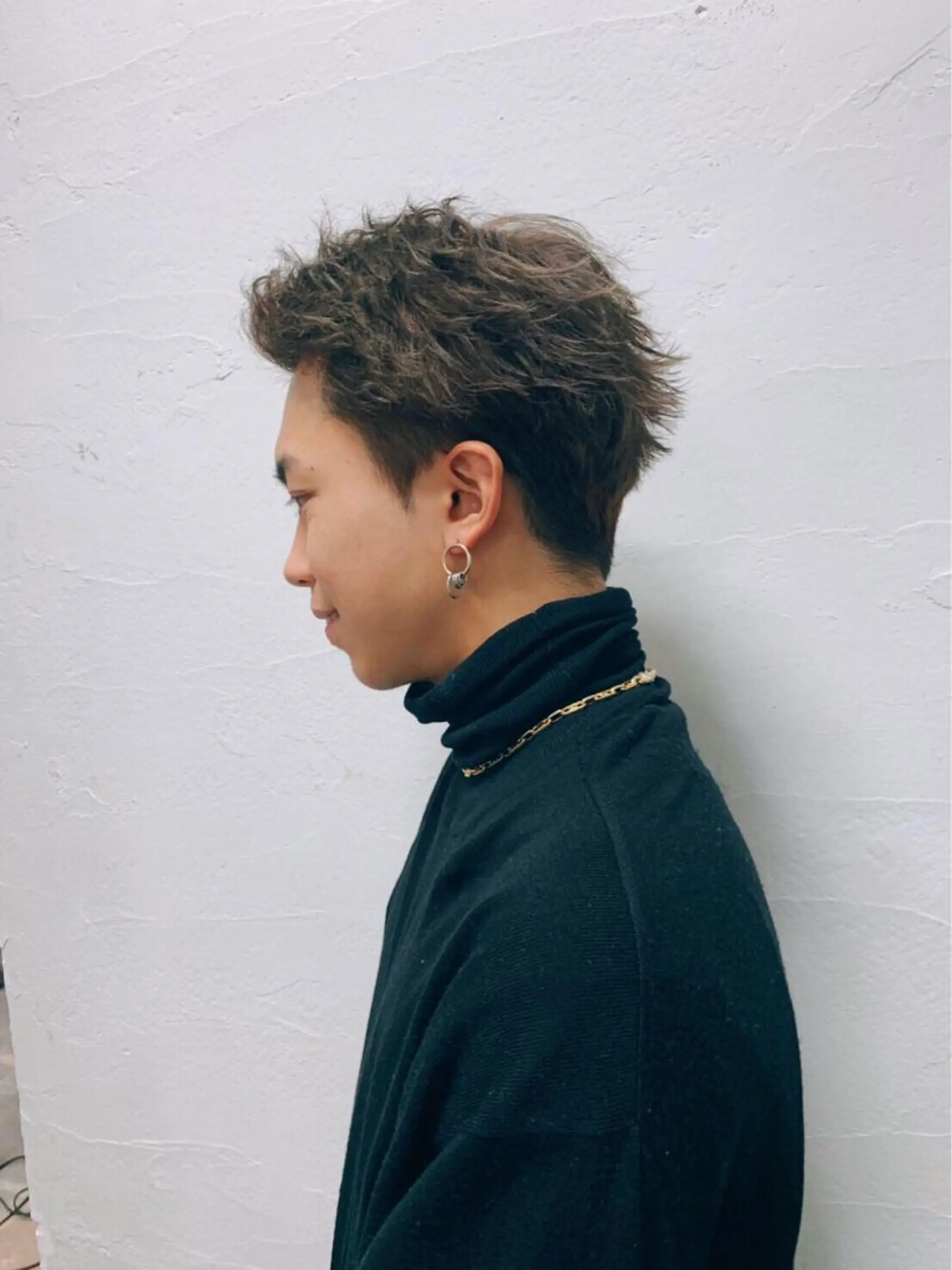 ショート カラー メンズ アッシュ ミルクティーアッシュ カット ヘアカラー パーマ 大久保 知矢のヘアスタイル