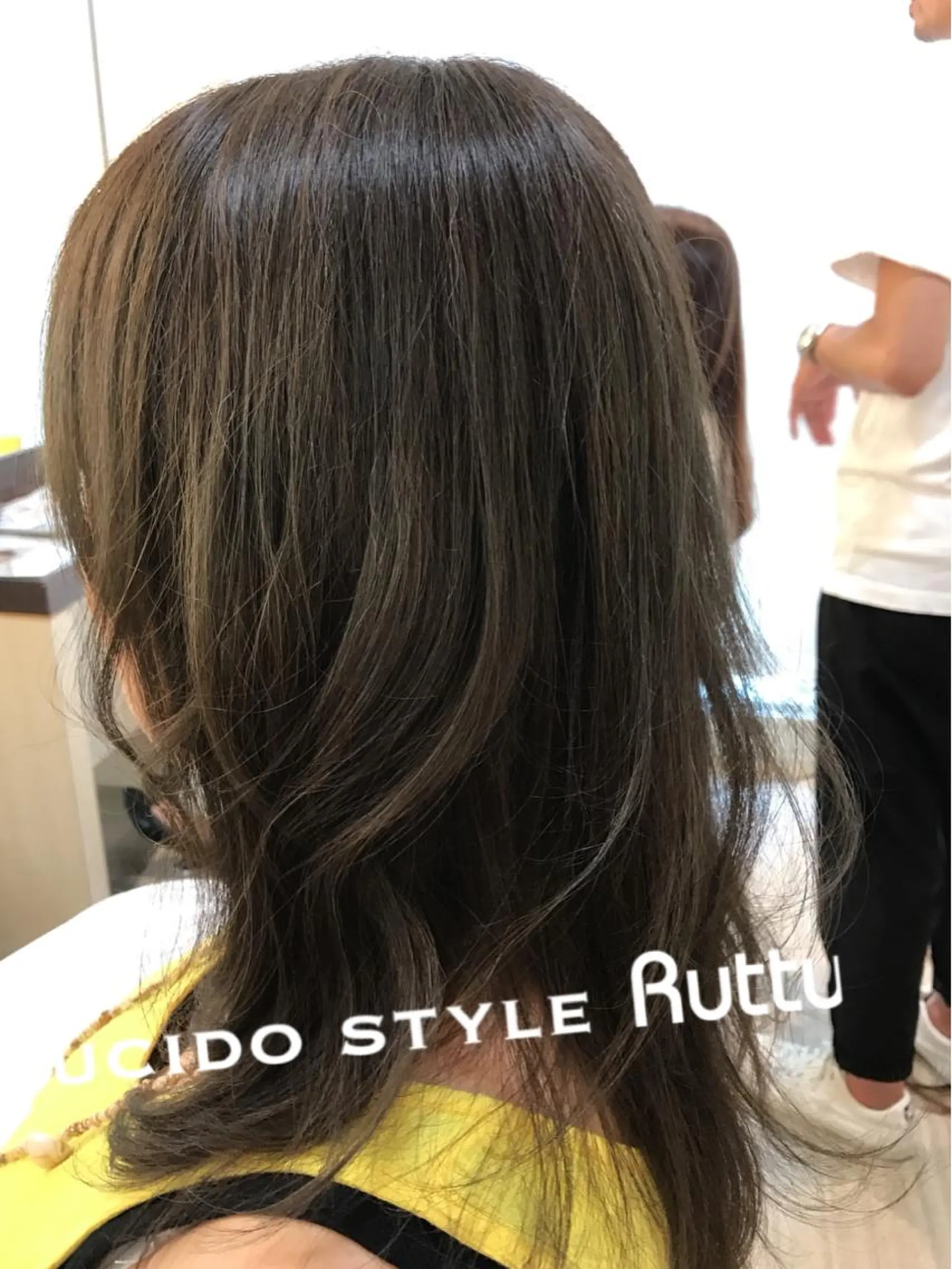 ロング カラー アディクシーカラー アッシュ シルバー アザマ　ヤスカツ _rosso 川口のヘアスタイル