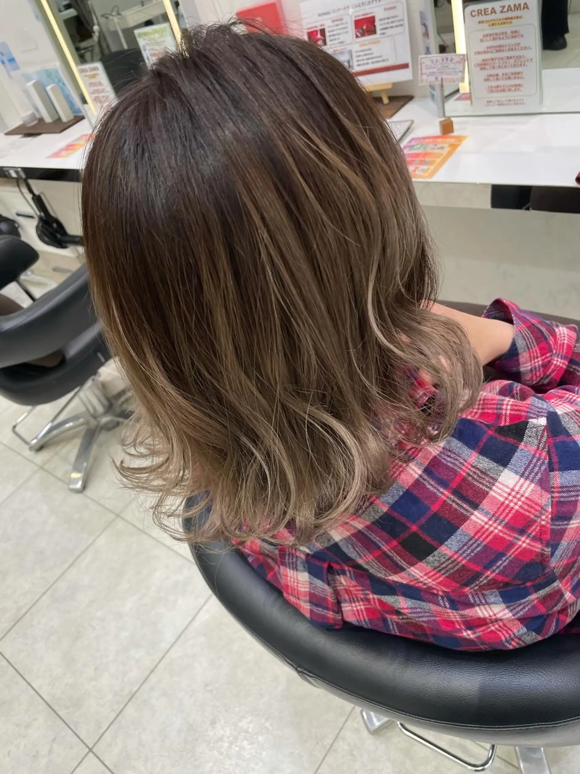 ミディアム アッシュ アッシュグレー 岸 保奈美のヘアスタイル