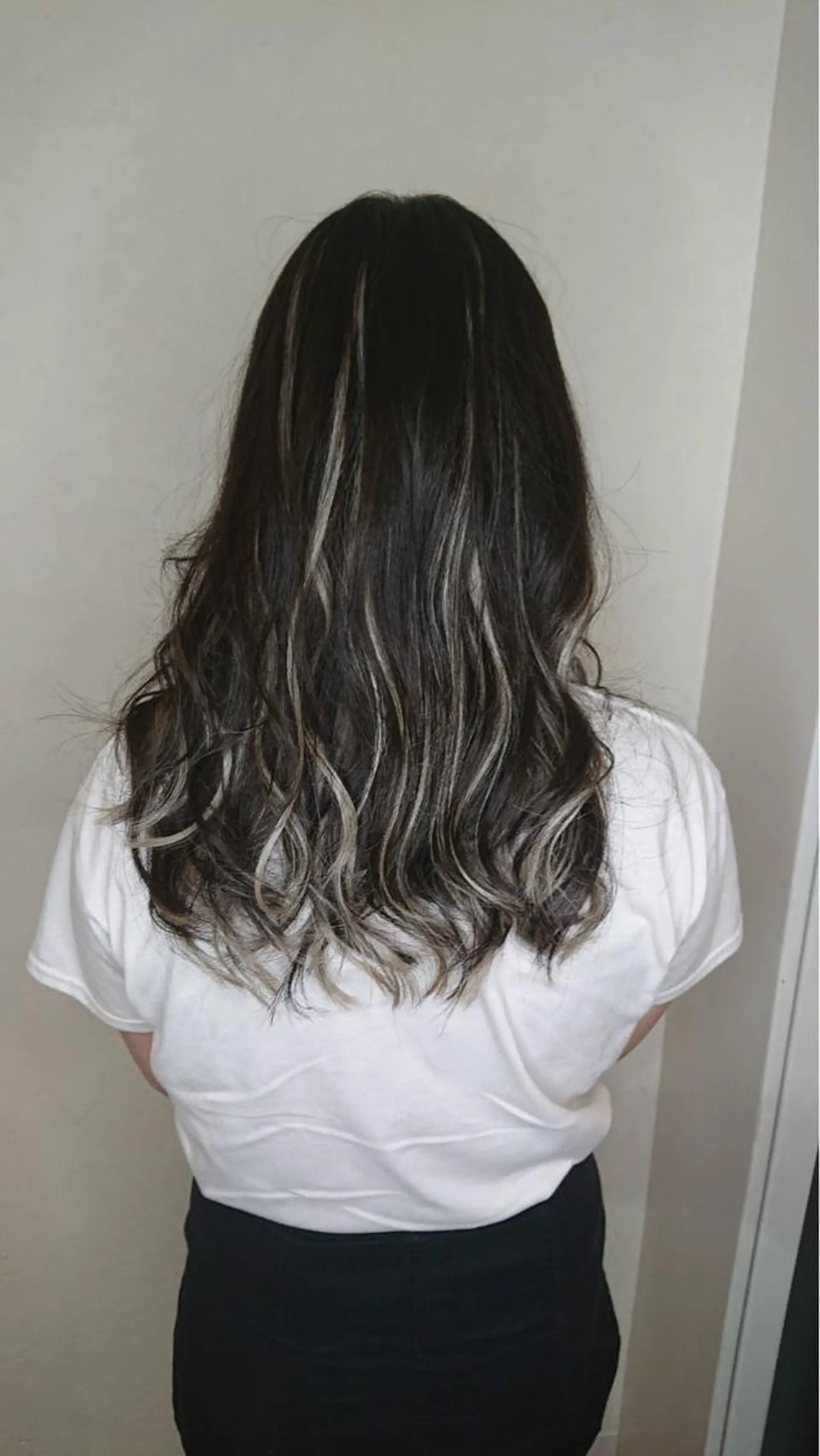 ロング ボブ くびれヘア 顔周りカット ハイライト 髪質改善 オリーブカラー 特化　　kaiのヘアスタイル