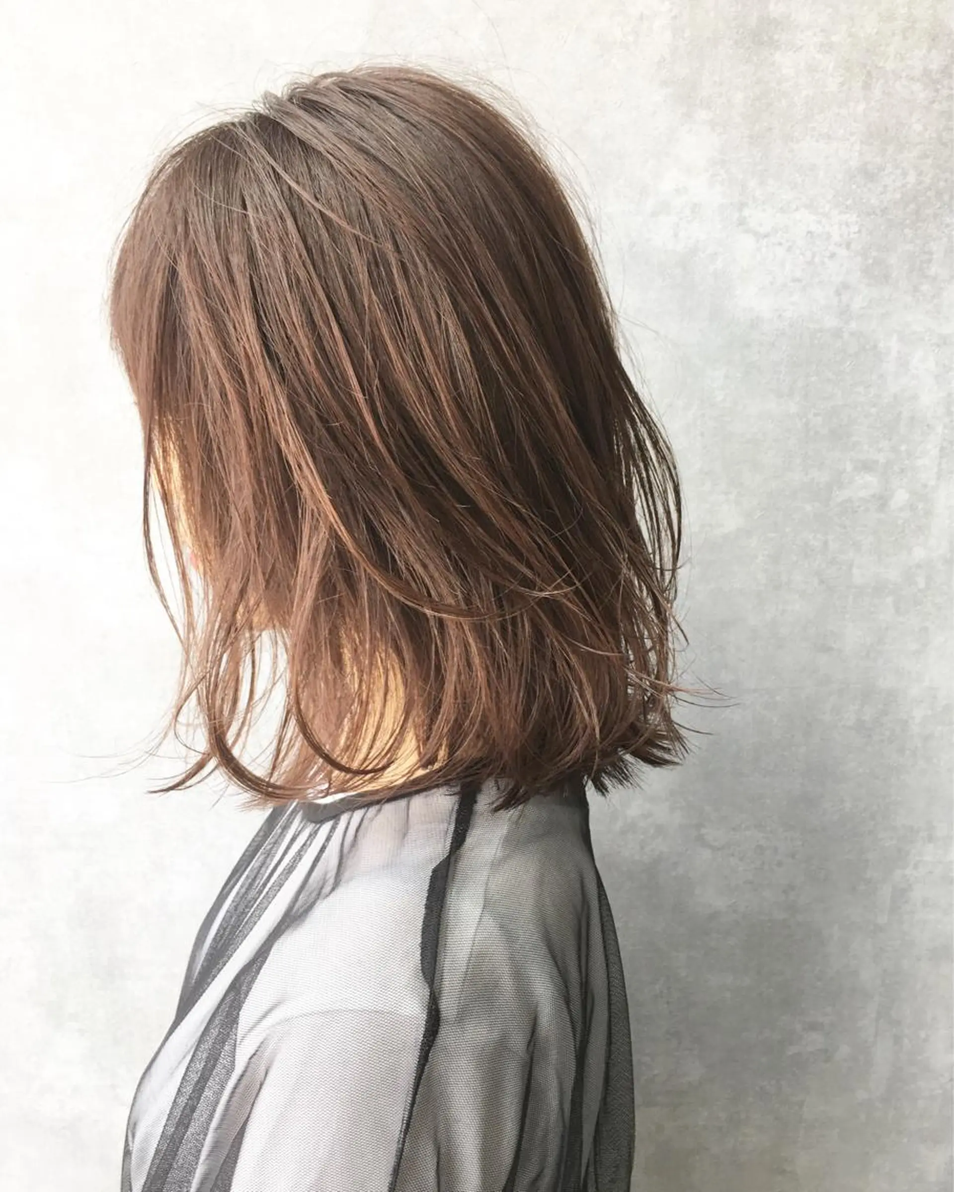 ミディアム カラー アッシュ ブラウンカラー レイヤーカット BLend 渋谷のヘアスタイル