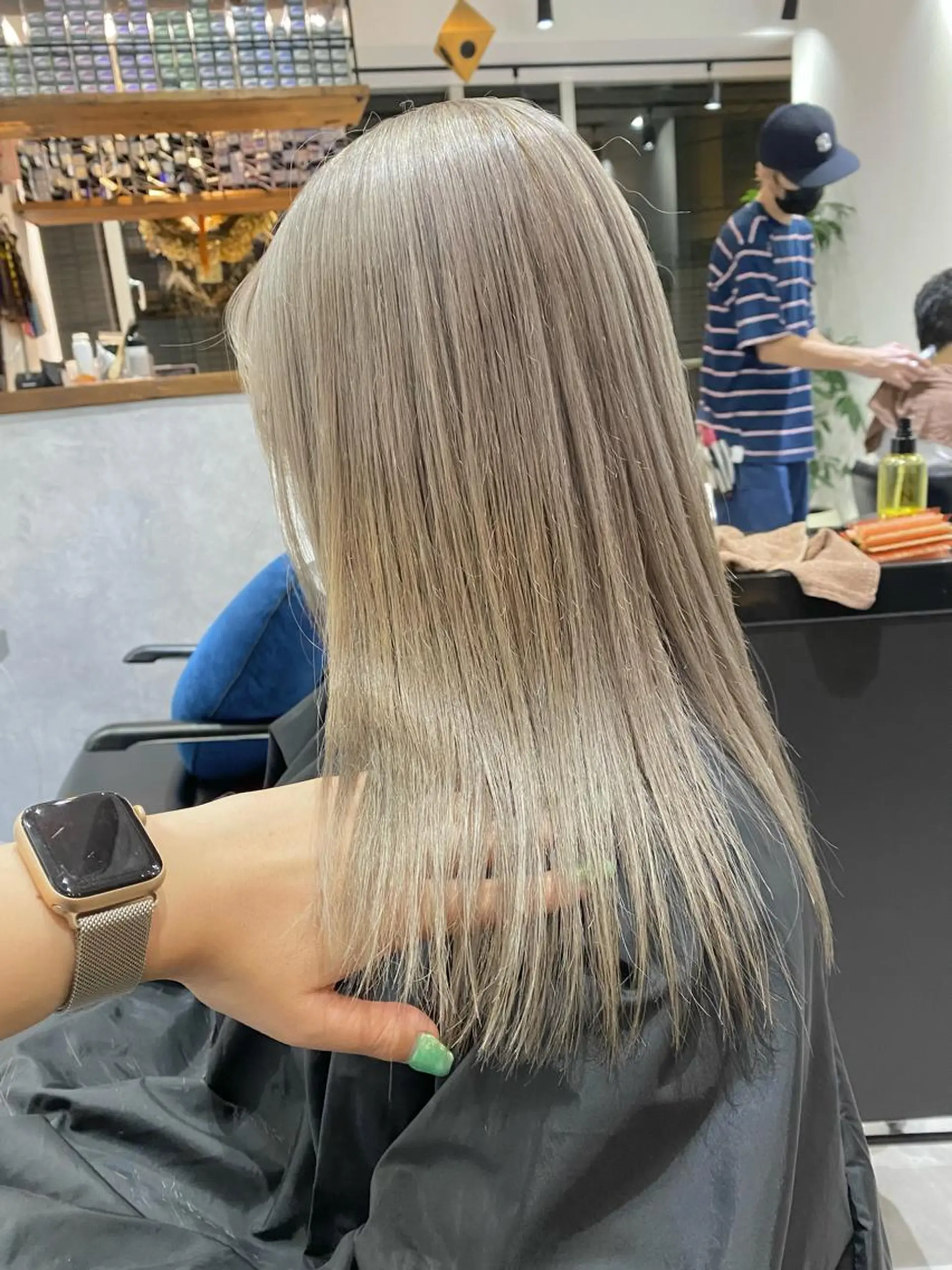 ロング カラー ベージュカラー ハイトーンカラー ハイトーンベージュ ホワイトベージュ ヘアカラー トリートメント ブリーチ指名 NO1🌈SAKIのヘアスタイル