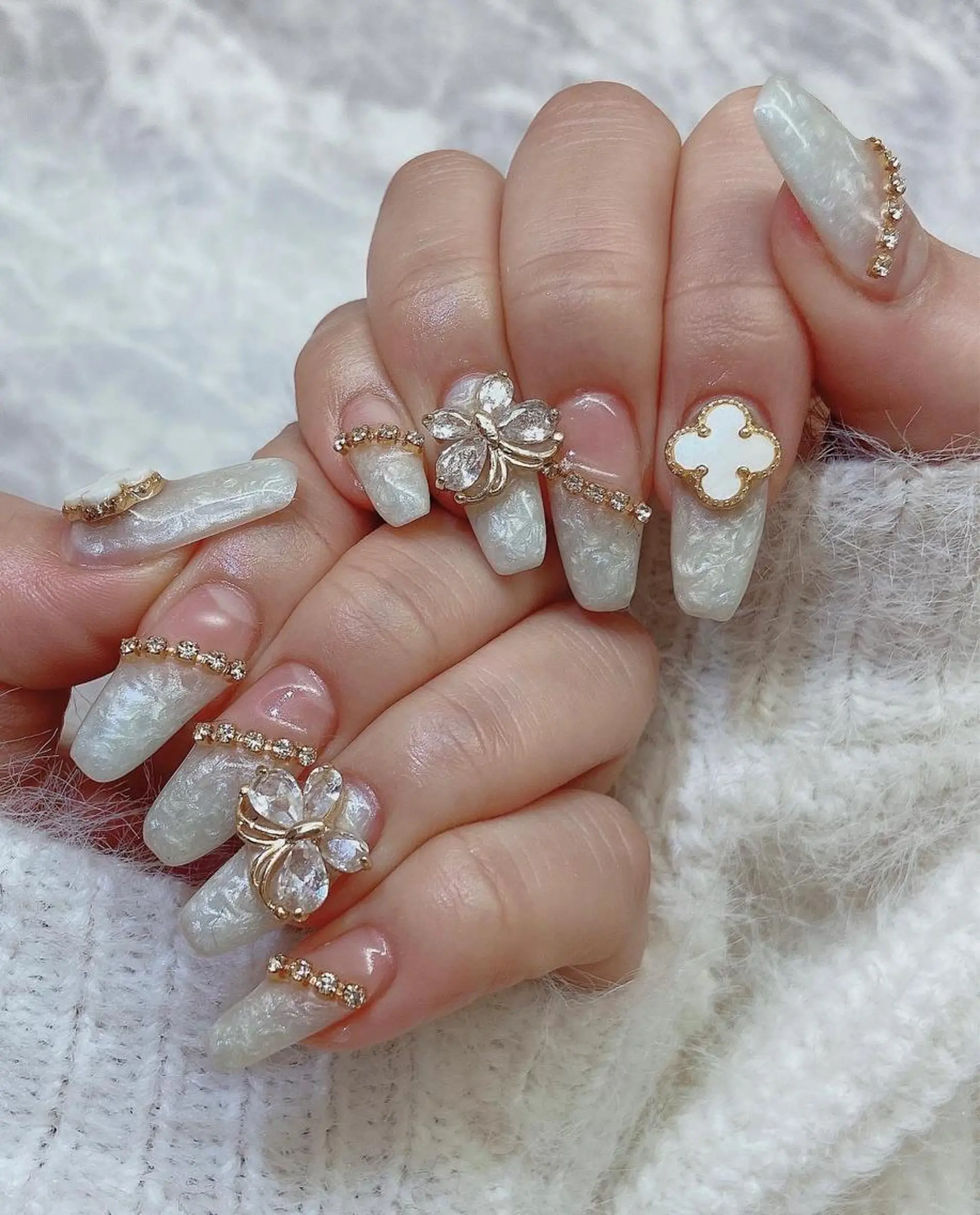 ネイル フレンチネイル 斜めフレンチ Nailist🌟 Wakanaのネイルデザイン