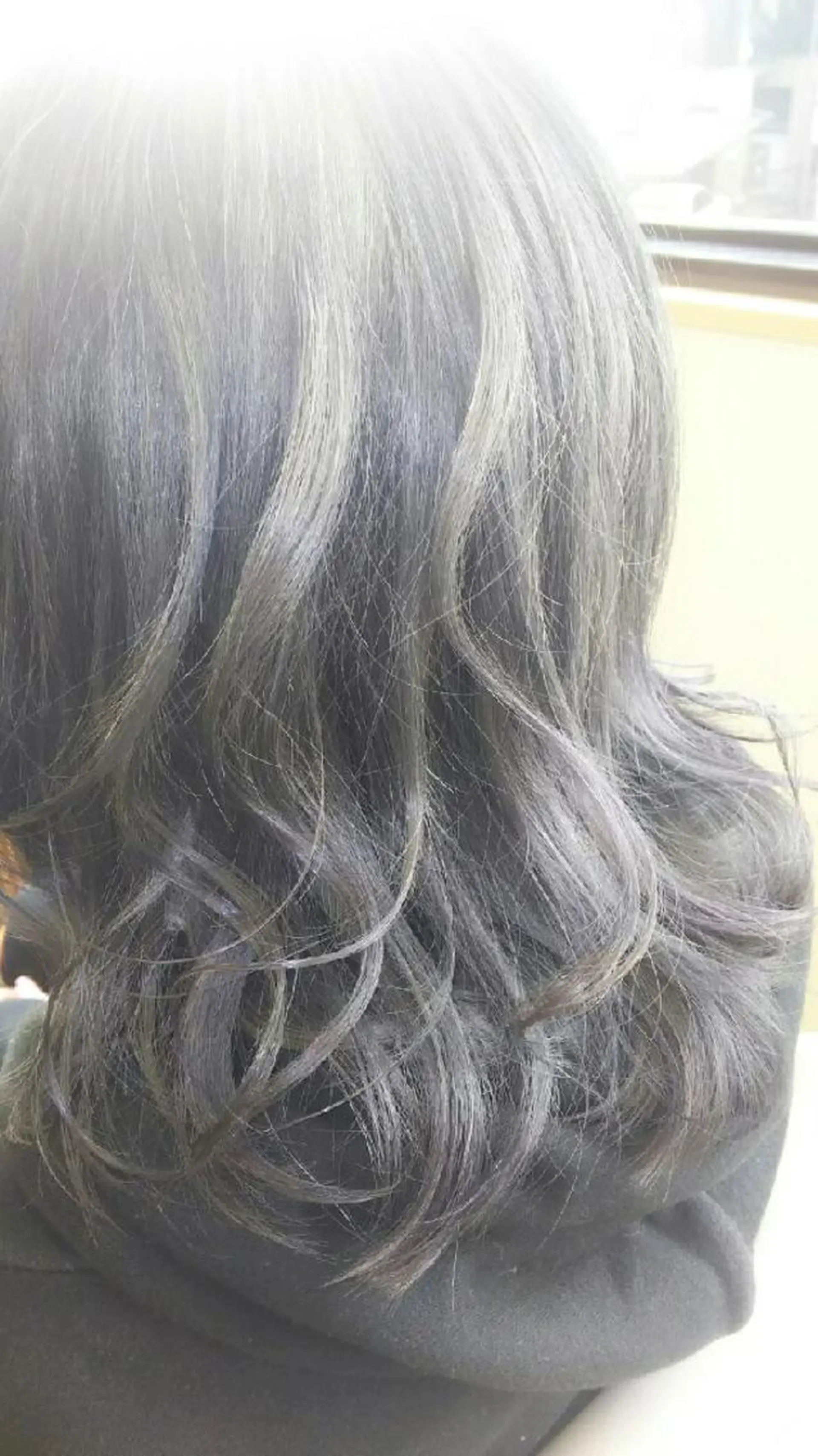 ミディアム カラー シルバー 脇田 雄大のヘアスタイル