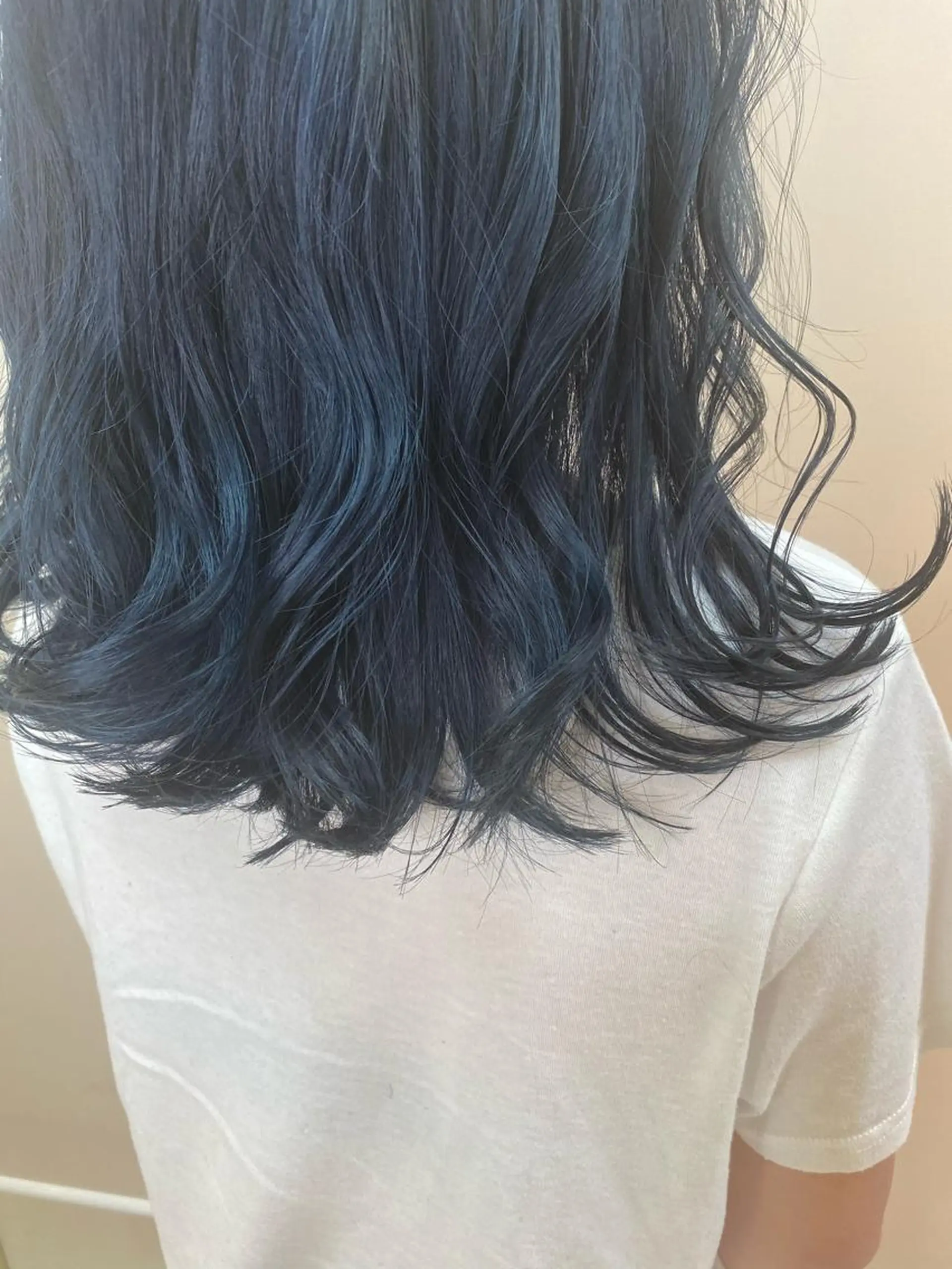 ロング カラー 黒髪 ブルーカラー ブルーブラック イルミナカラー ネイビーカラー 小顔レイヤー/ ベージュ🤍Rieのヘアスタイル