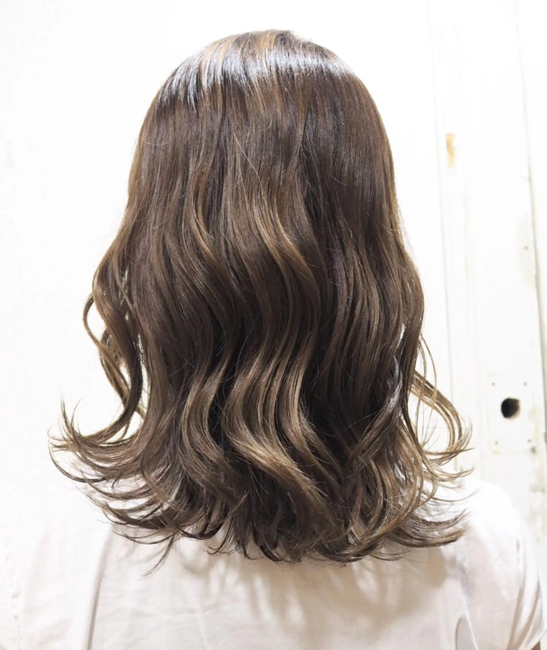 ミディアム 難波 茜のヘアスタイル