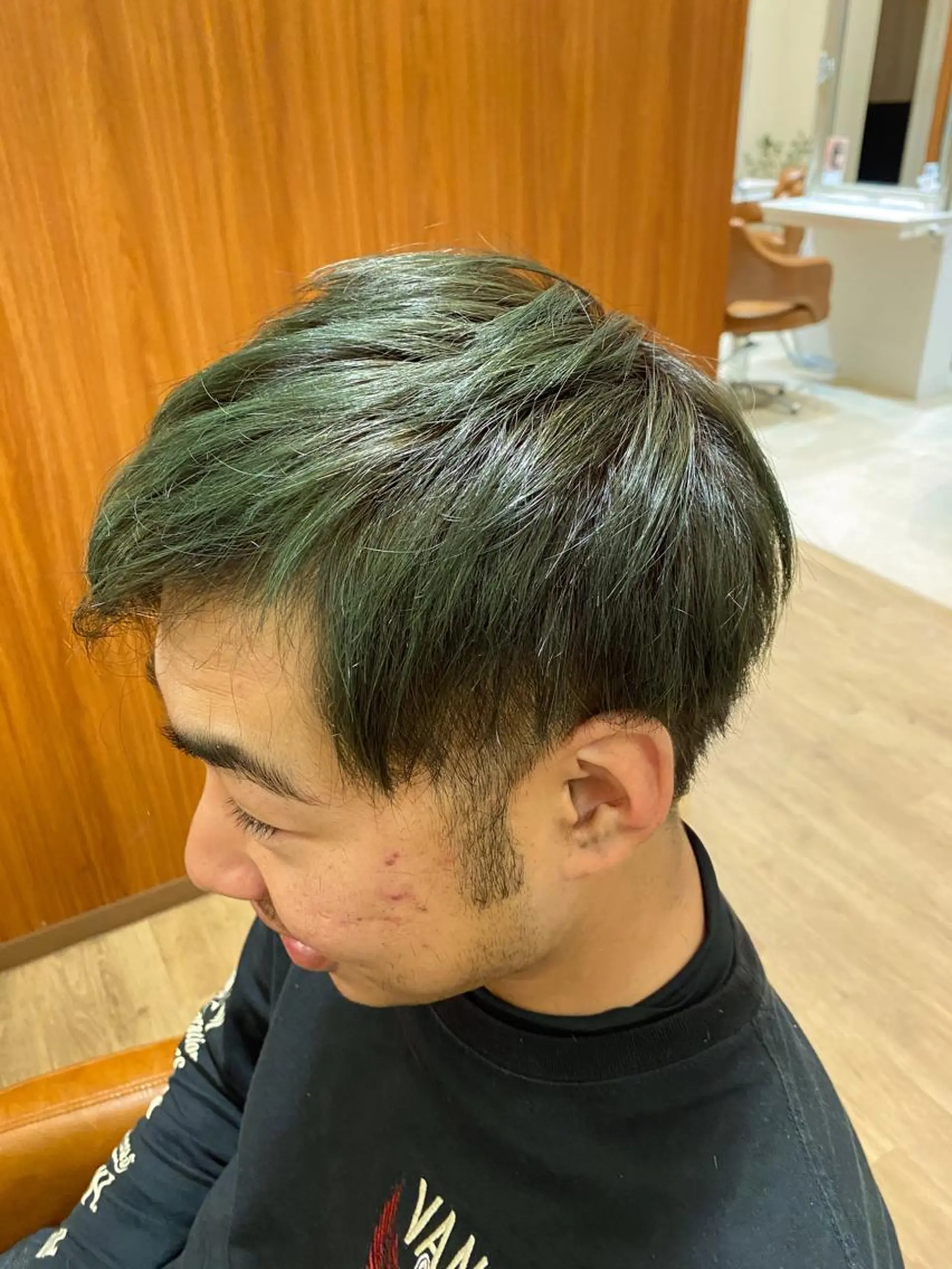 メンズ ネイル 岡本 真実のヘアスタイル