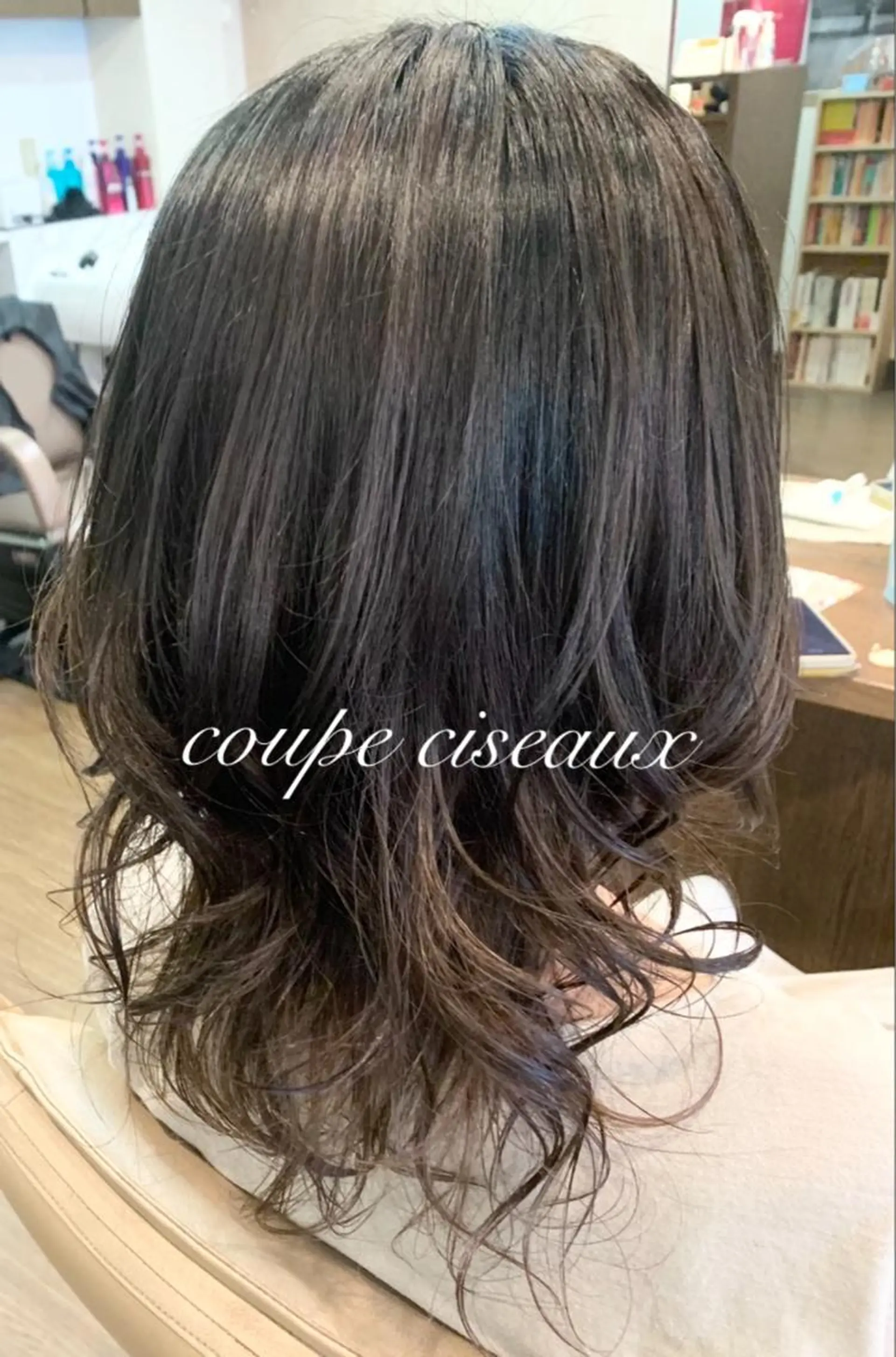 ミディアム カラー coupe ciseauxのヘアスタイル