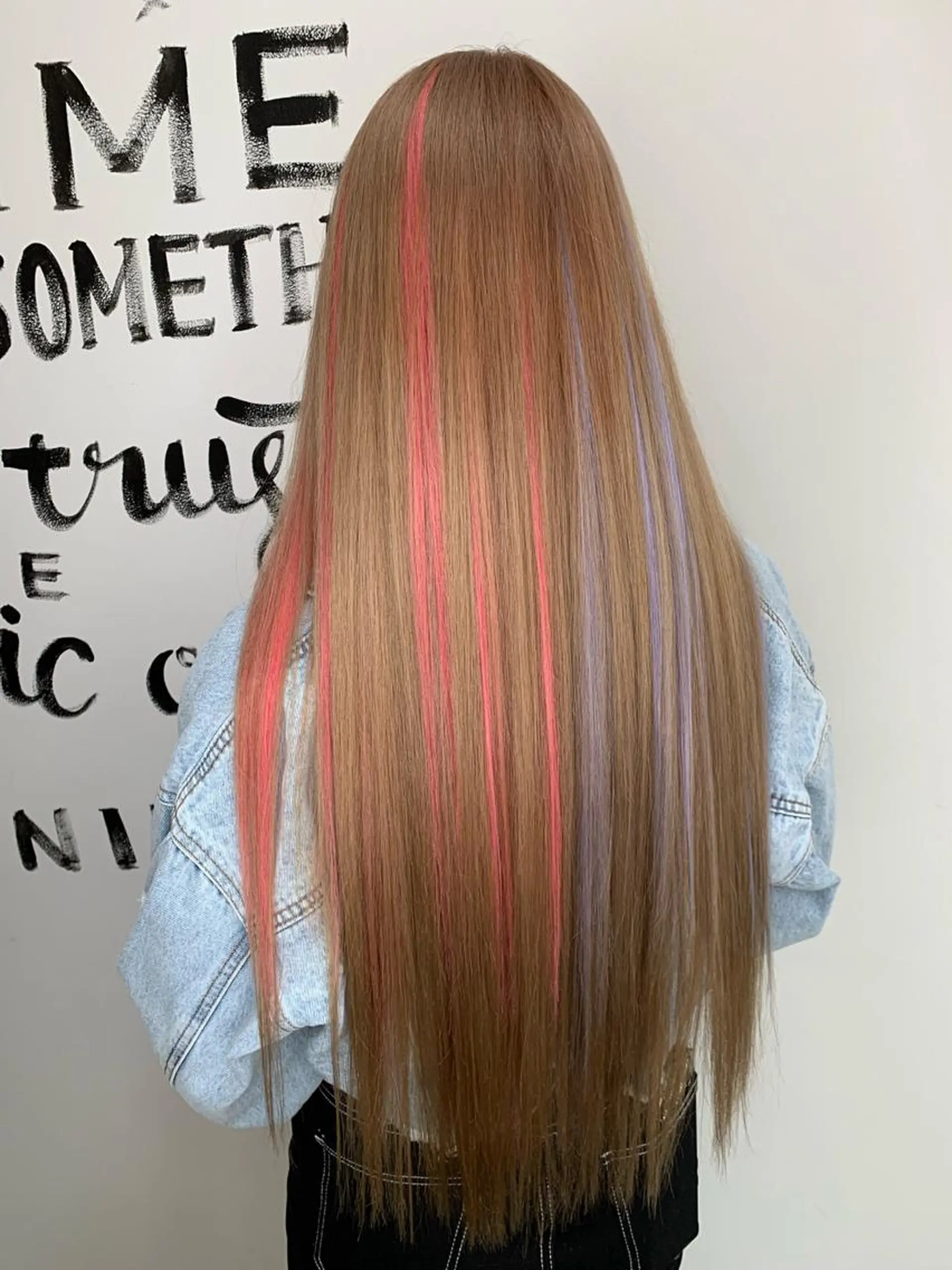 ロング カラー シールエクステ ベージュカラー ブリーチ ブルーカラー ハイライトカラー ヘアカラー トリートメント エクステ 小笠原 菜緒のヘアスタイル