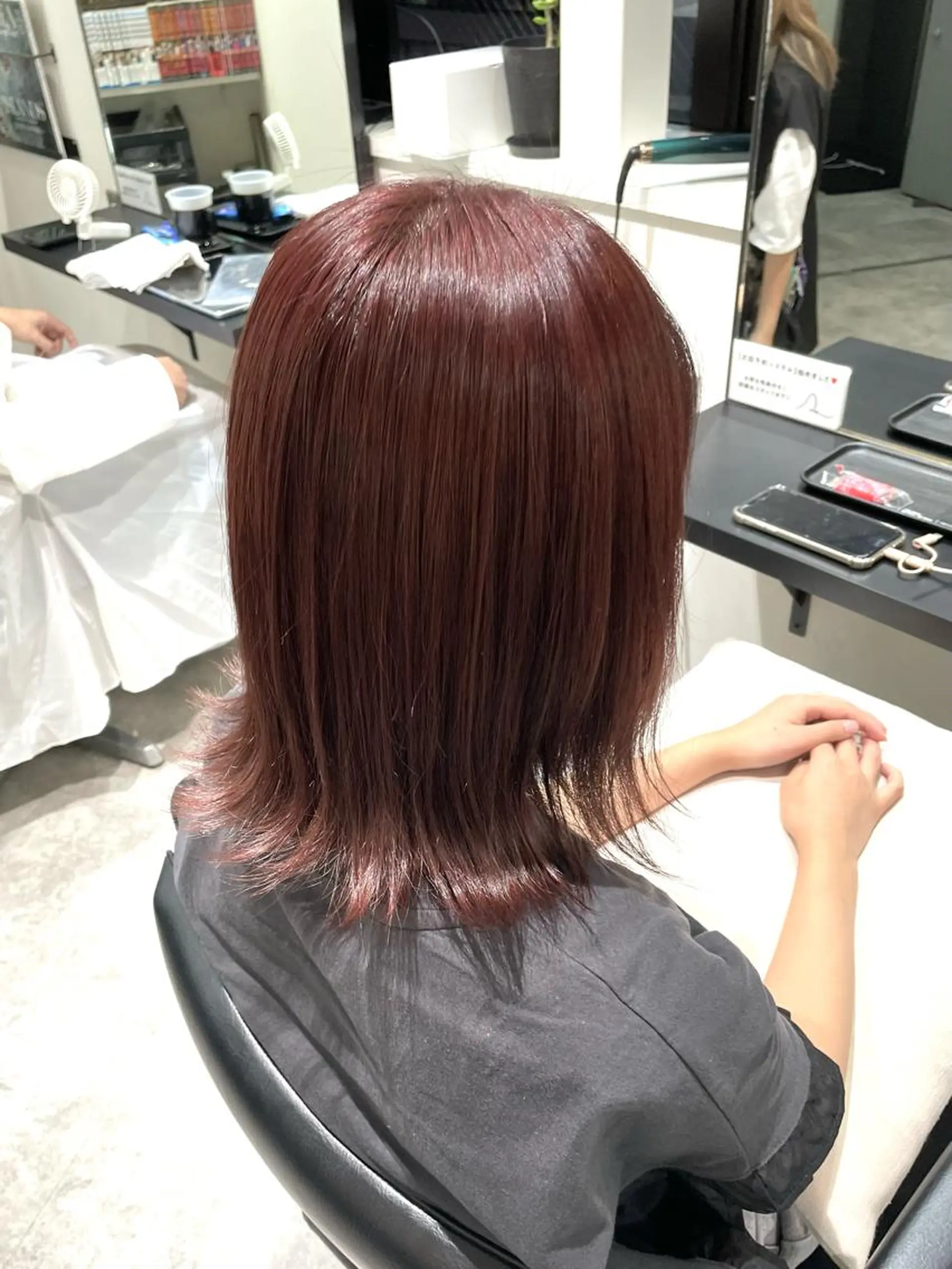 ミディアム ピンクブラウン ハルカ ・のヘアスタイル