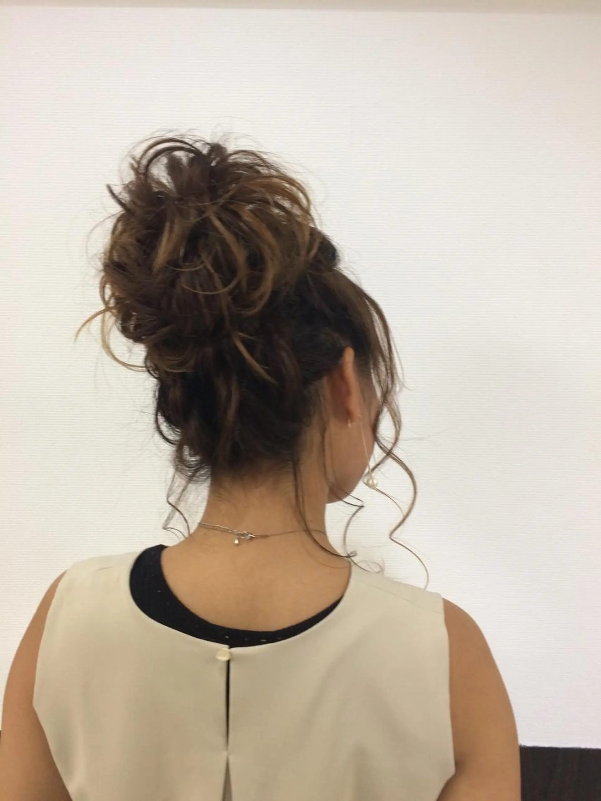 ロング カラー パーマ ヘアアレンジ ハイトーン Arphyのヘアスタイル