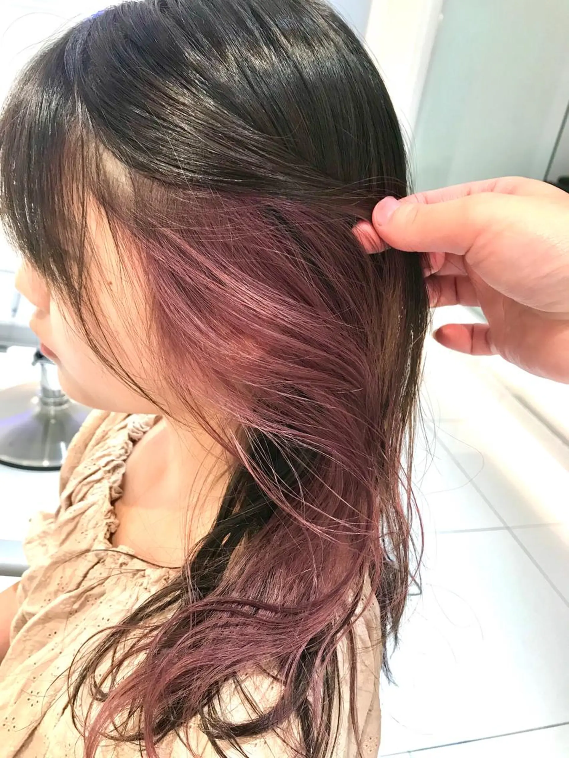 ミディアム カラー イヤリングカラー ピンクカラー One's~beauty&relax~所属・加藤 憂のヘアスタイル