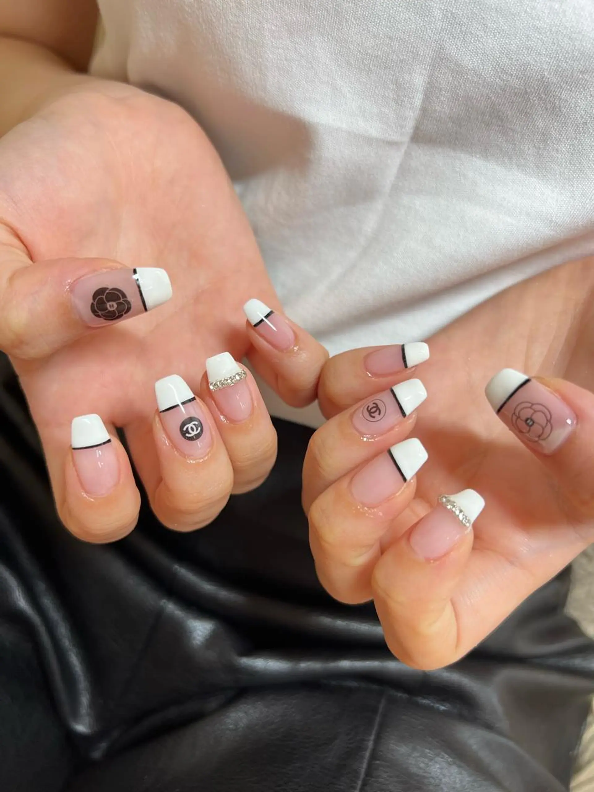 ネイル オーロラネイル ジェルネイル 韓国ネイル マグネットネイル ミラーネイル ちゅるんネイル🪄 耳ツボジュエリー🔗のネイルデザイン