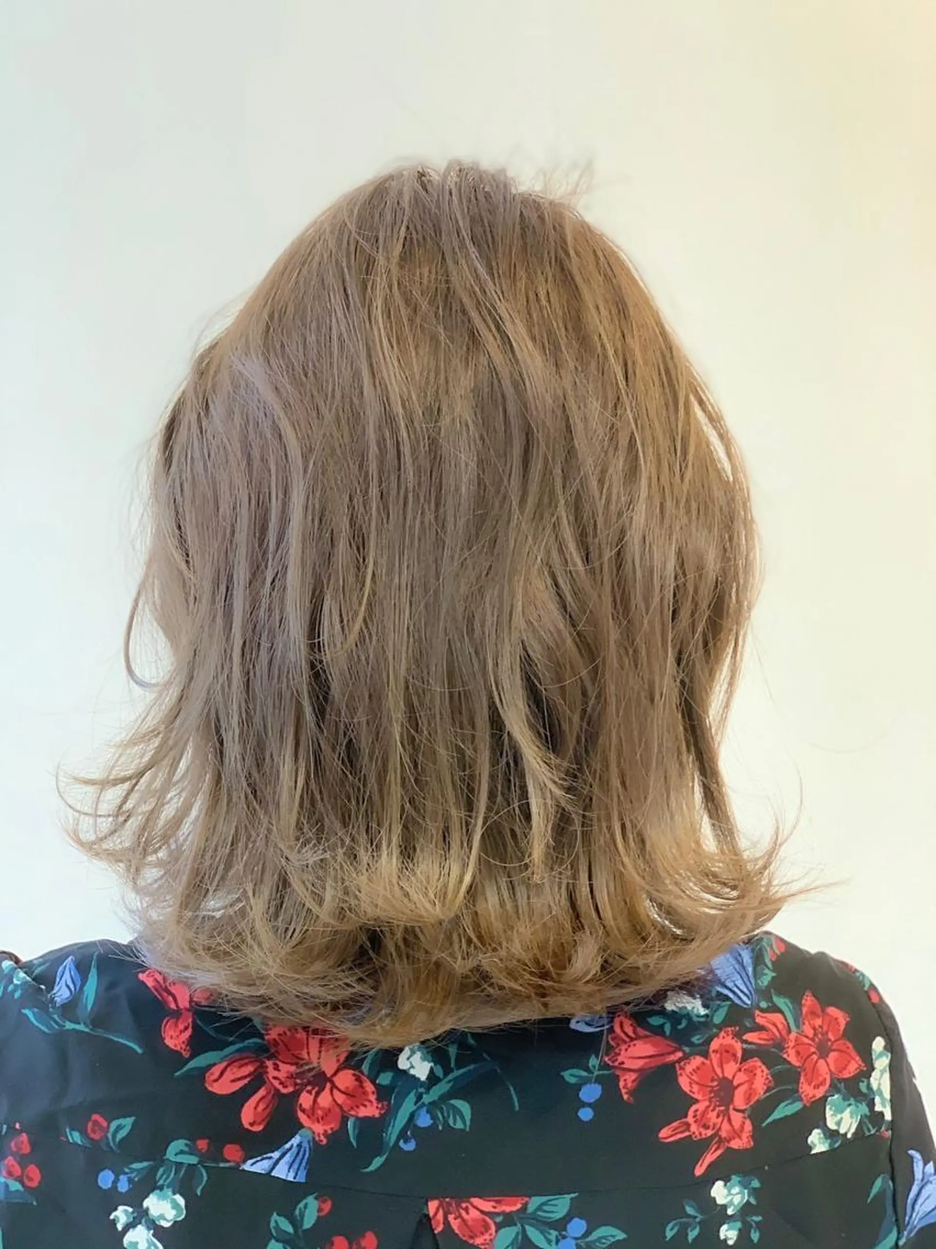 ミディアム カラー 大間 礼真のヘアスタイル