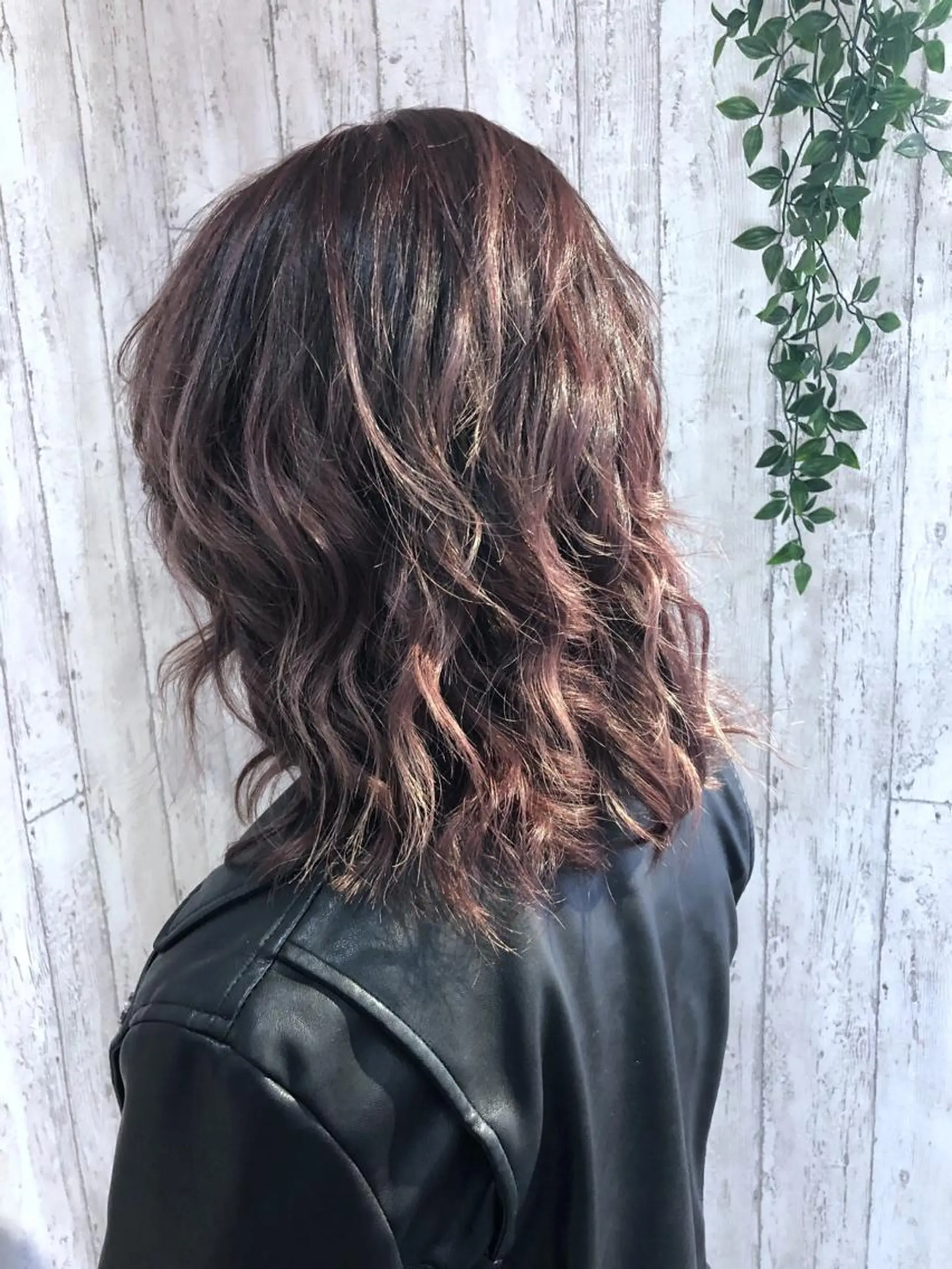 ミディアム LANI OOSAKAのヘアスタイル