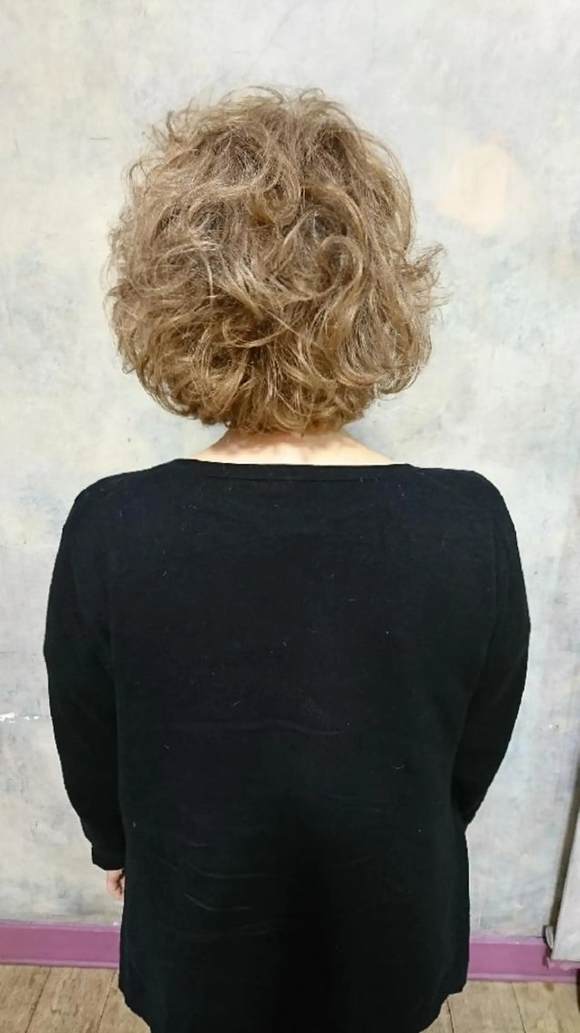 ミディアム 齋藤 愛美のヘアスタイル