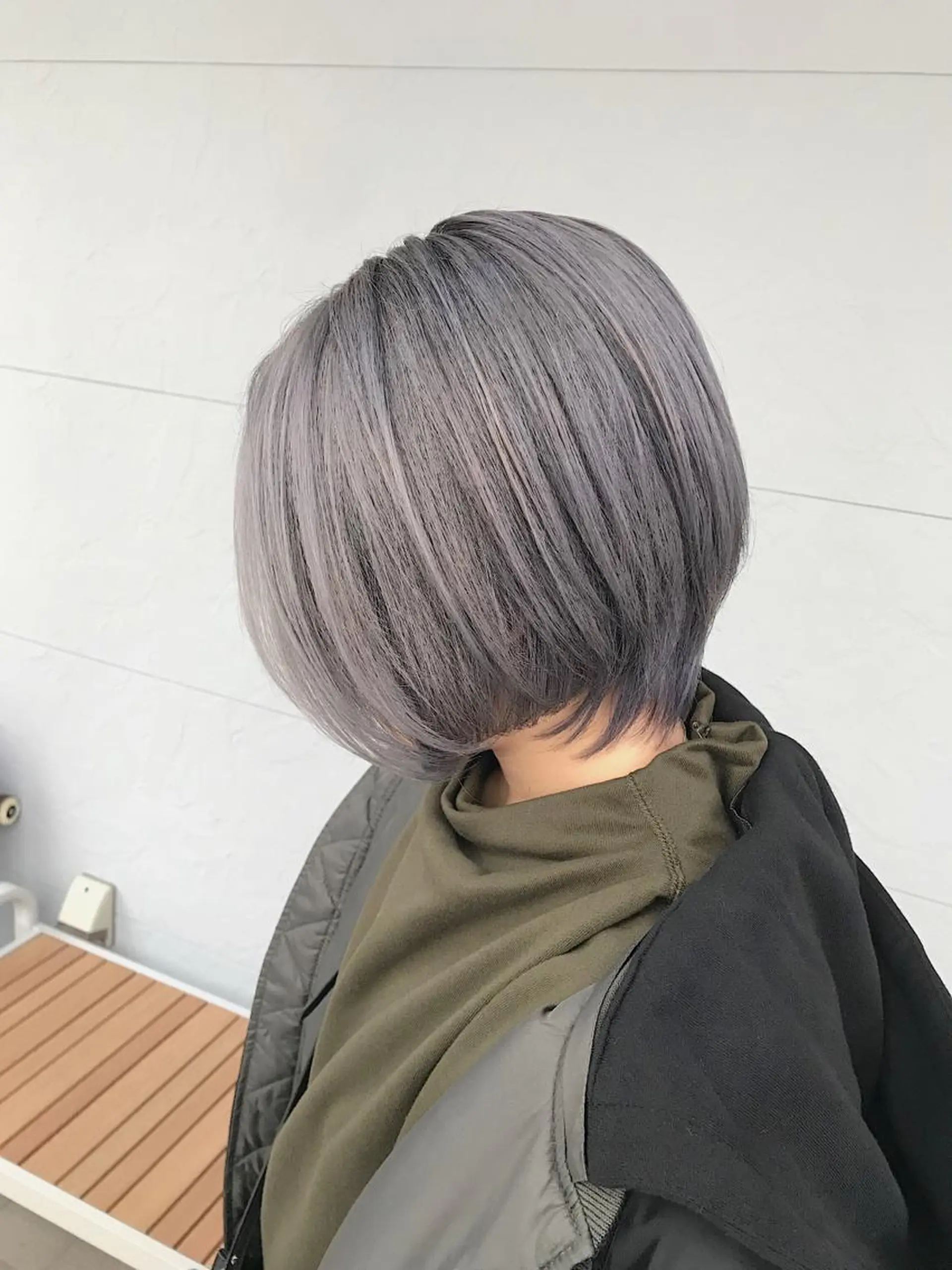 ショート カラー シルバー ヘアカラー トリートメント lani ブリーチ /ダブルカラーのヘアスタイル