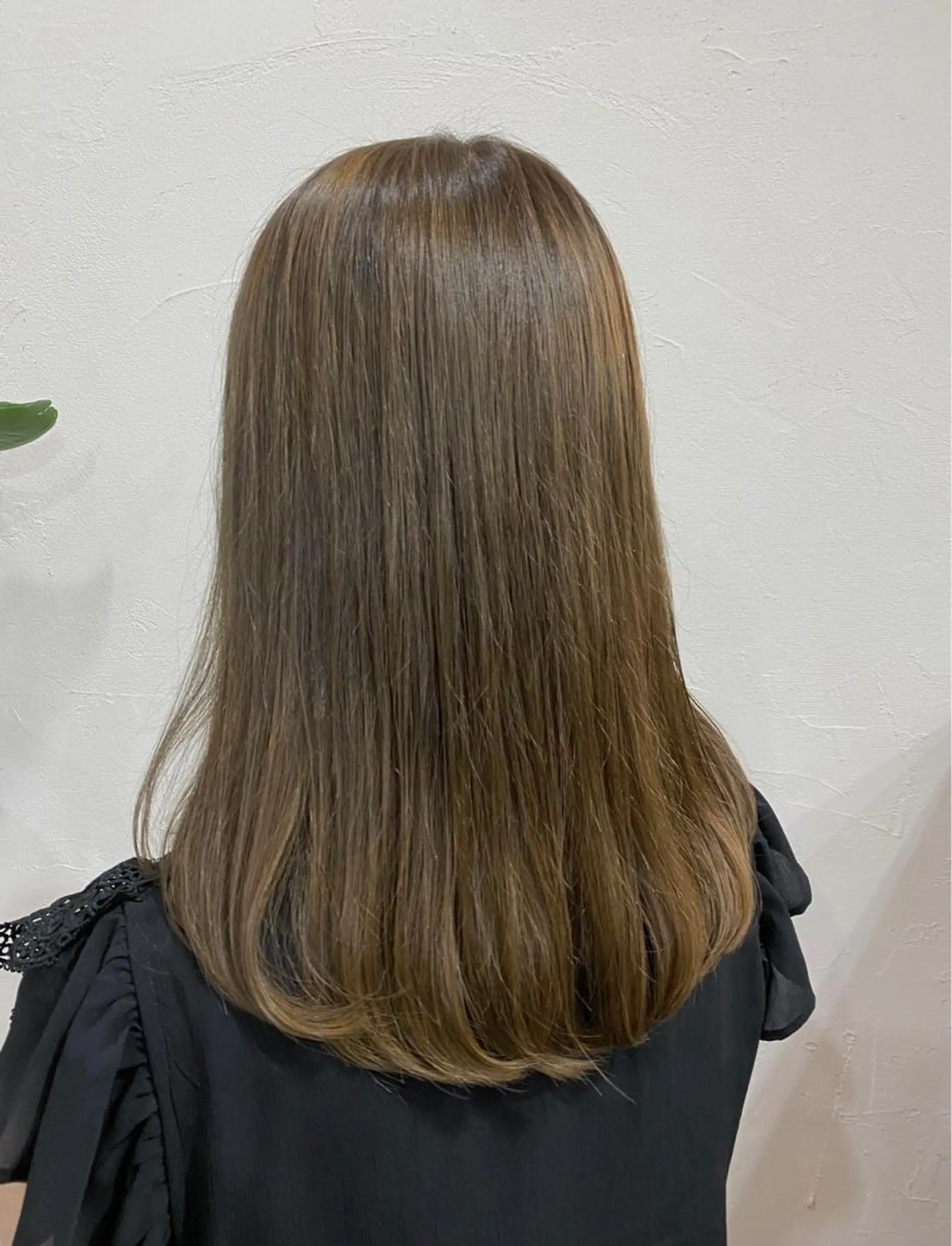 セミロング カラー ブリーチ ダブルカラー ブリーチなしカラー 暗髪カラー🫐パーマ おくだりんかのヘアスタイル