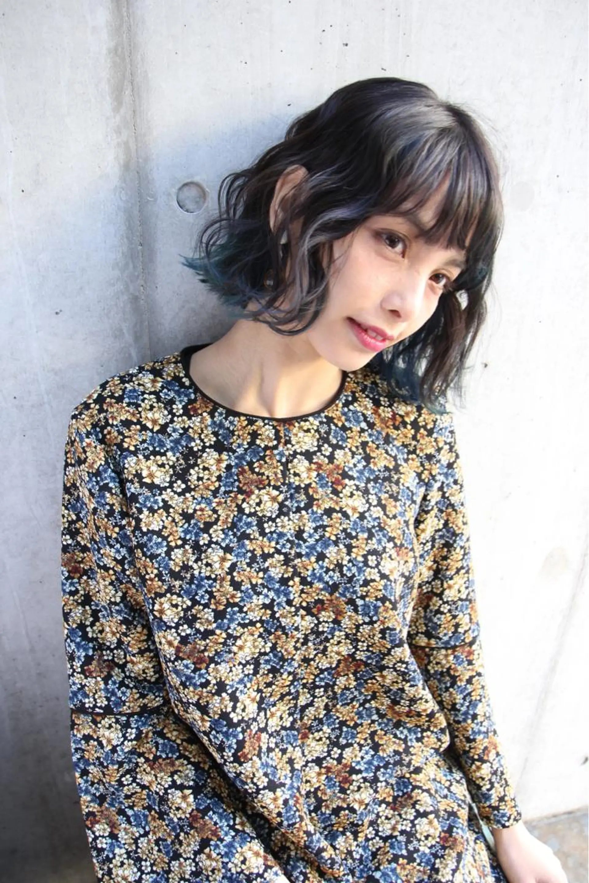 ミディアム カラー パーマ 切りっぱなしボブ ネイビーカラー ボブ カット ヘアカラー YAWN《ヨウン》 Yucaのその他イメージ