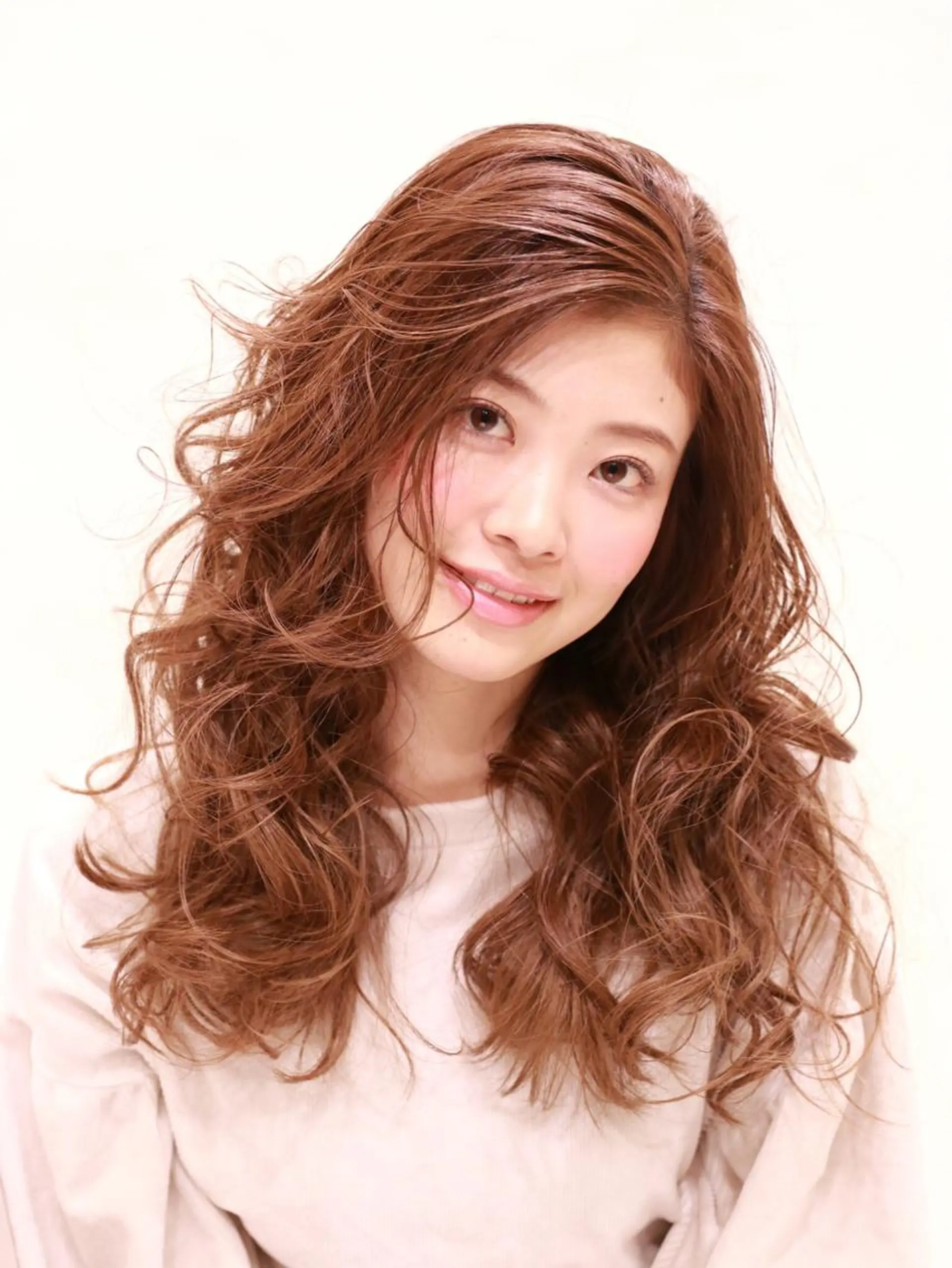 セミロング カラー パーマ 髪質改善美容師 中村　一のヘアスタイル