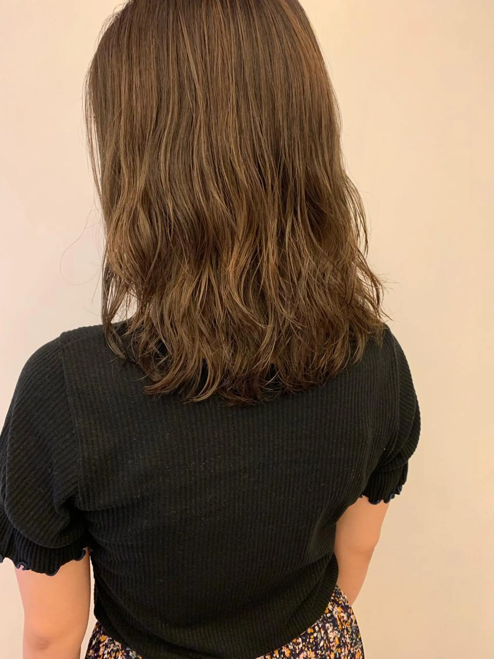 ミディアム カラー パーマ ヘアアレンジ ミディアムパーマ トリートメント 松田 亮葉のヘアスタイル