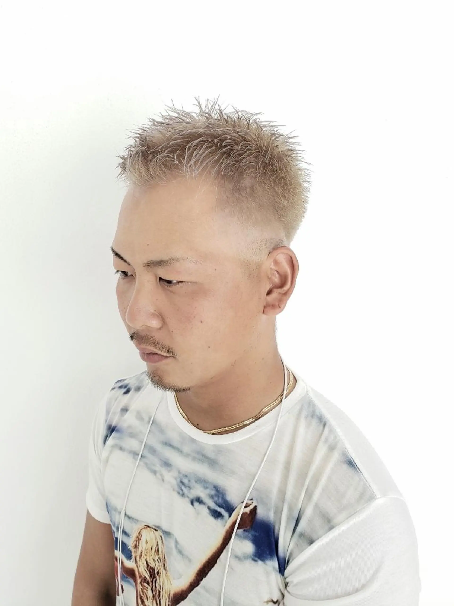 ショート カラー ヘアアレンジ メンズ シルバー ホワイトシルバー カット トリートメント 成瀬 弘光のヘアスタイル