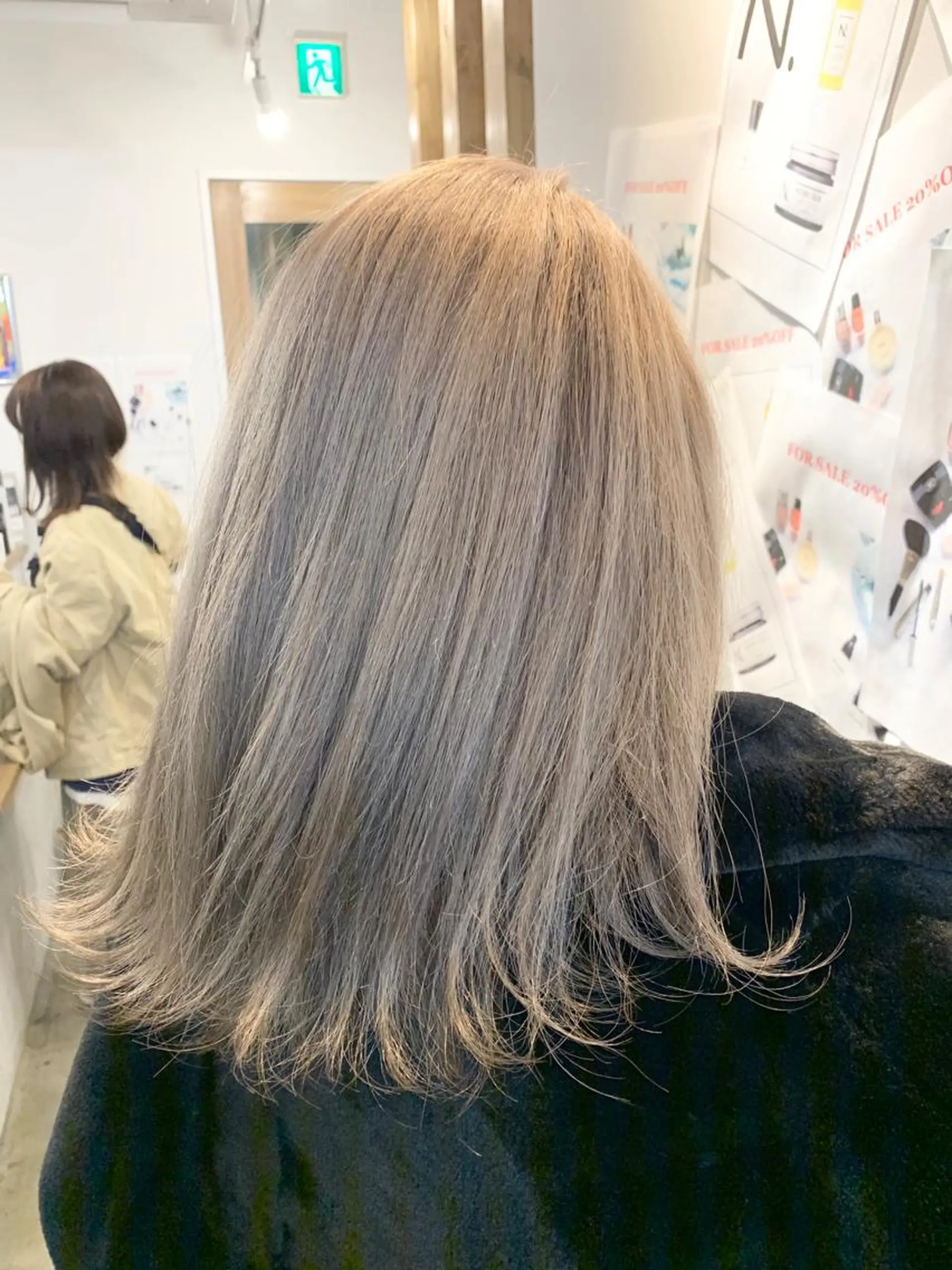 ミディアム カラー ヘアアレンジ ネイル マツエク・マツパ ベージュカラー ブリーチ ブロンド ブロンドベージュ ヘアカラー ブリーチ特化 / share 元太のヘアスタイル