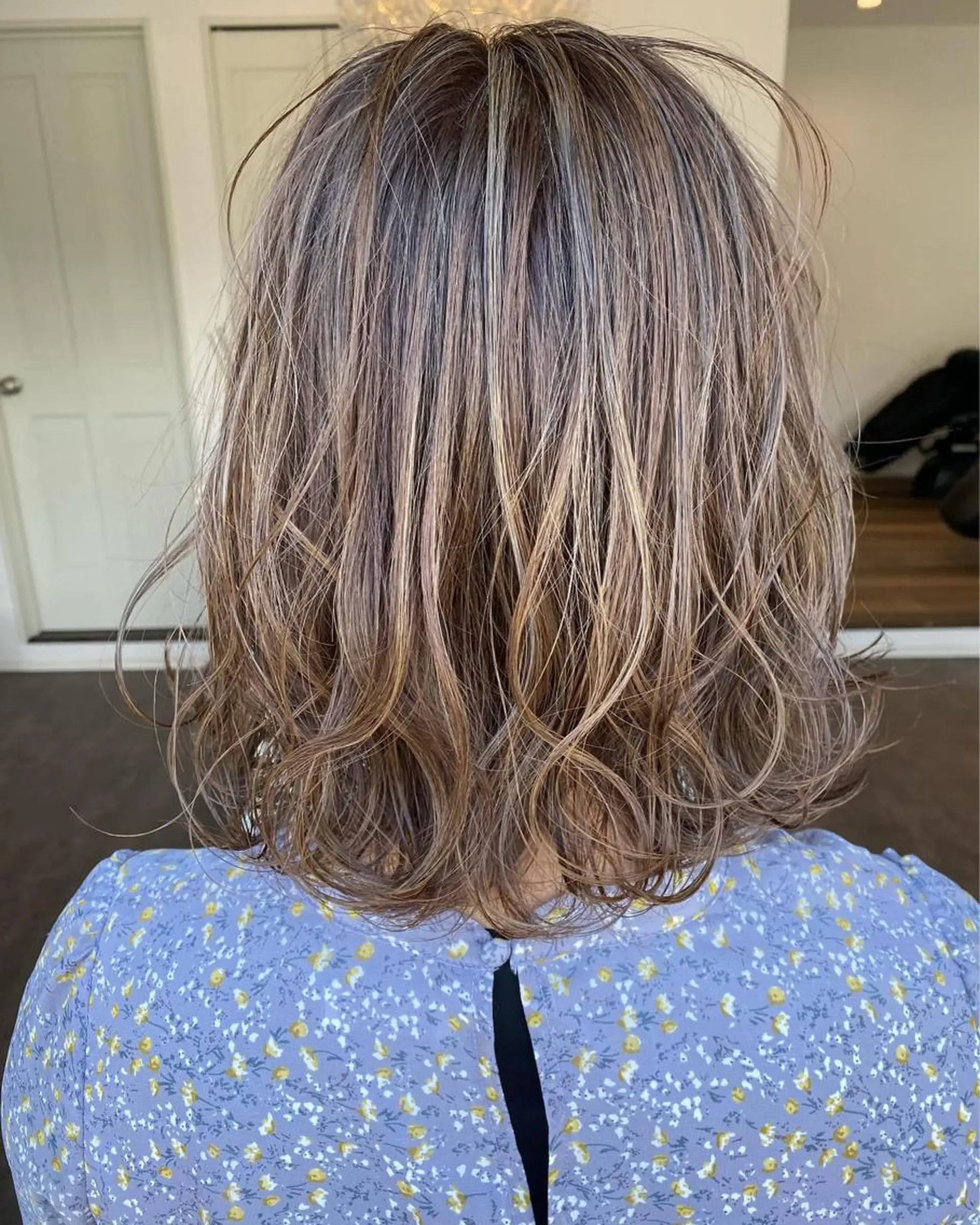 ミディアム 外国人風カラー ハイライト カット ヘアカラー トリートメント 成松 勇治のヘアスタイル