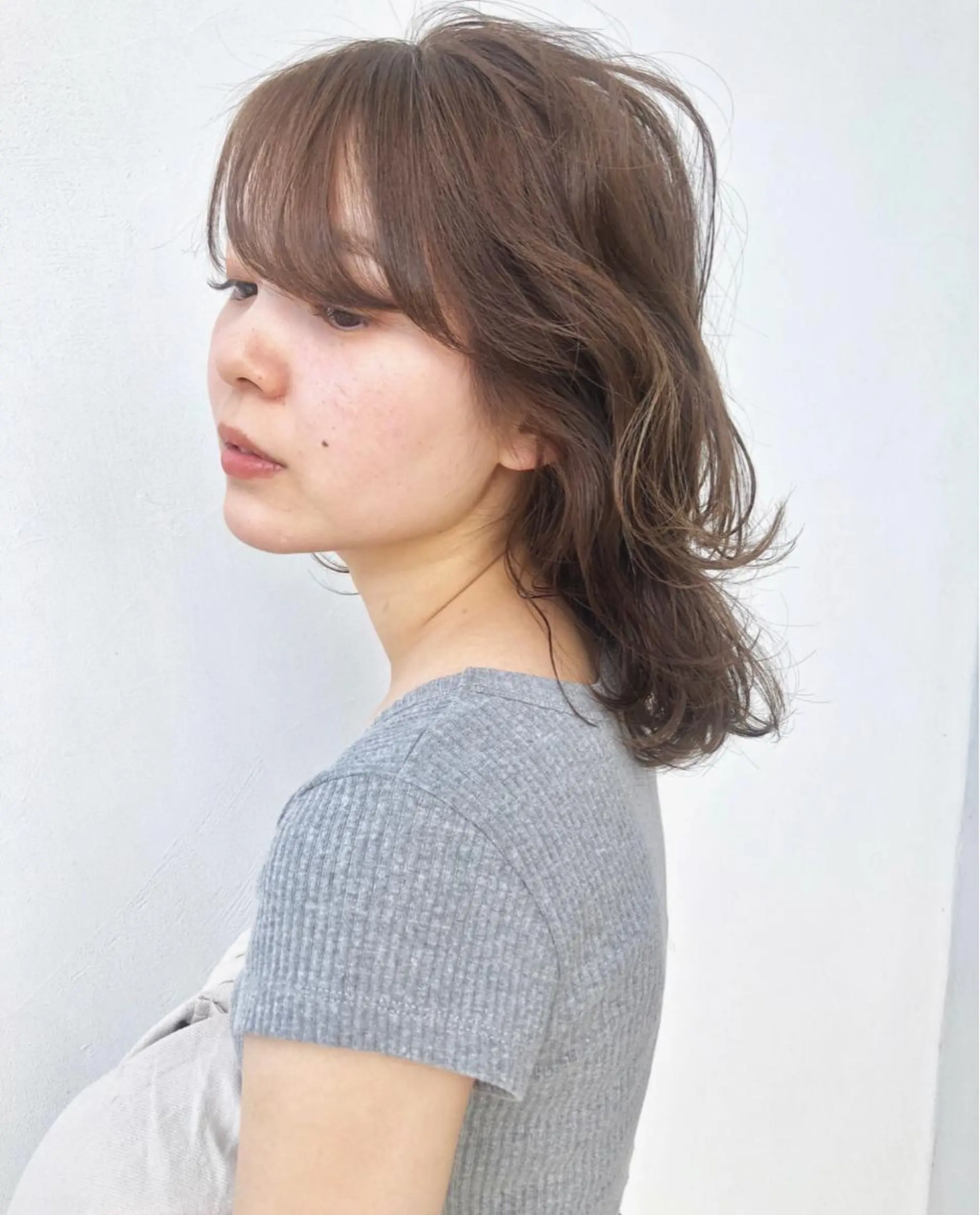 ミディアム カラー ベージュカラー ブリーチ ブリーチなしカラー 岩田 萌那のヘアスタイル