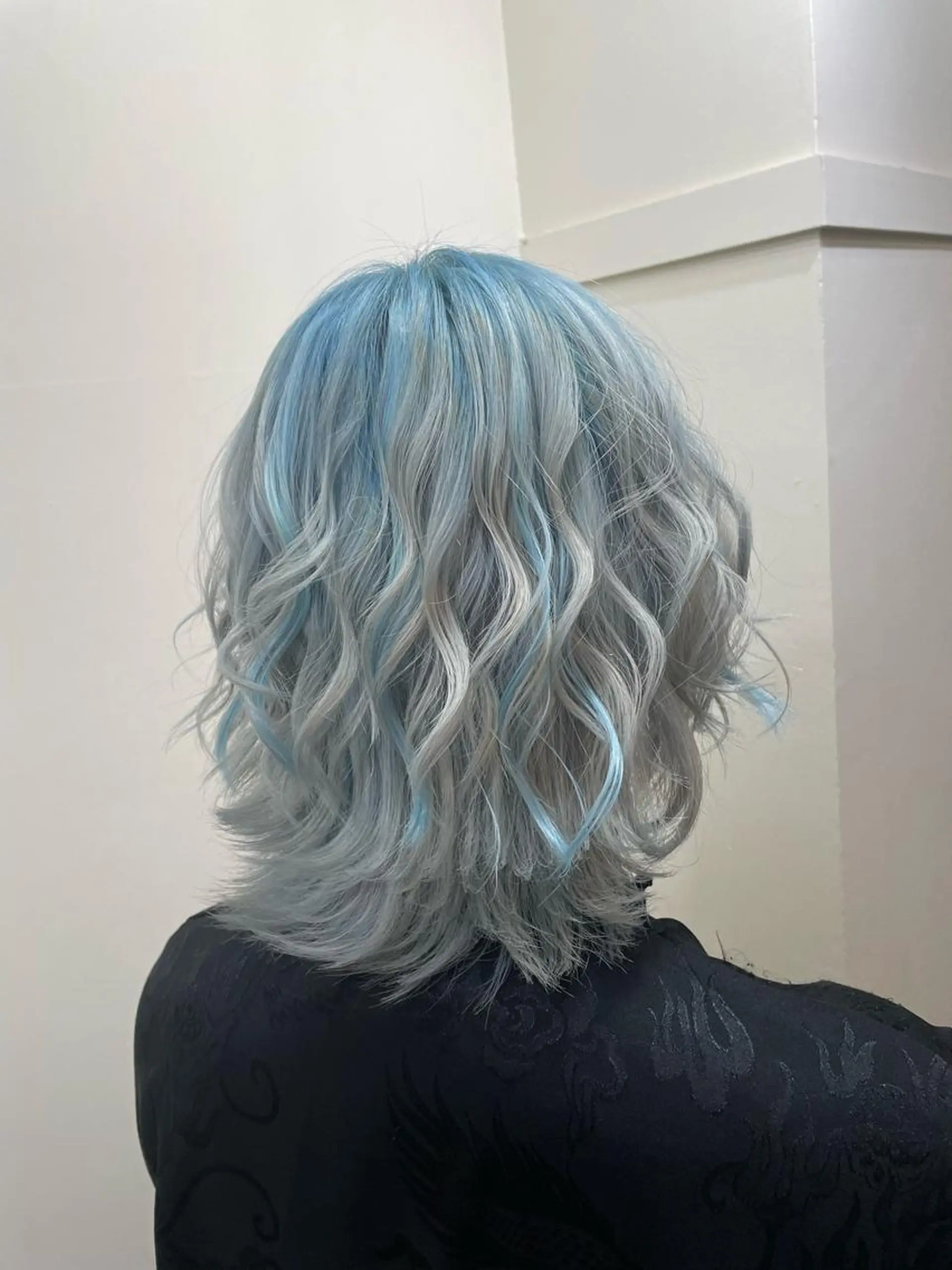 セミロング カラー シールエクステ セミロングパーマ バレイヤージュ ブリーチ ケアブリーチ ヘアカラー エクステ WEST OLAND加藤圭介のヘアスタイル