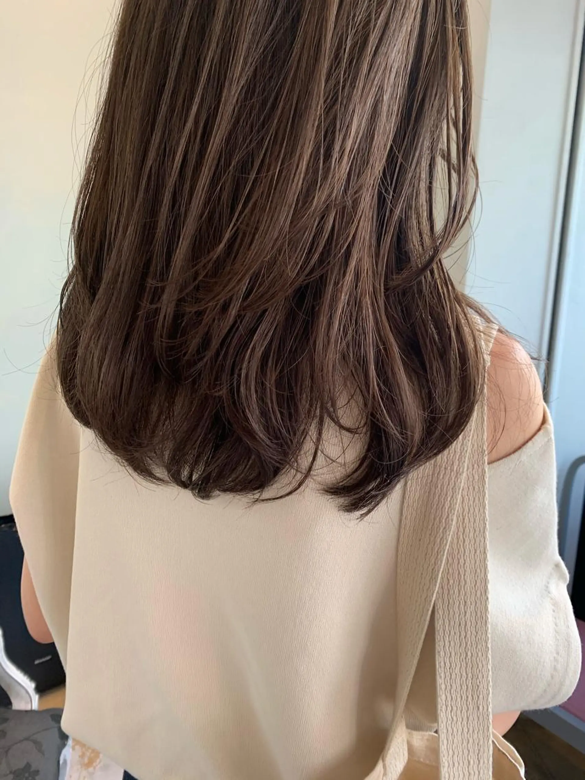 ロング カラー カット ヘアカラー SAKINO． ベージュカラーのヘアスタイル