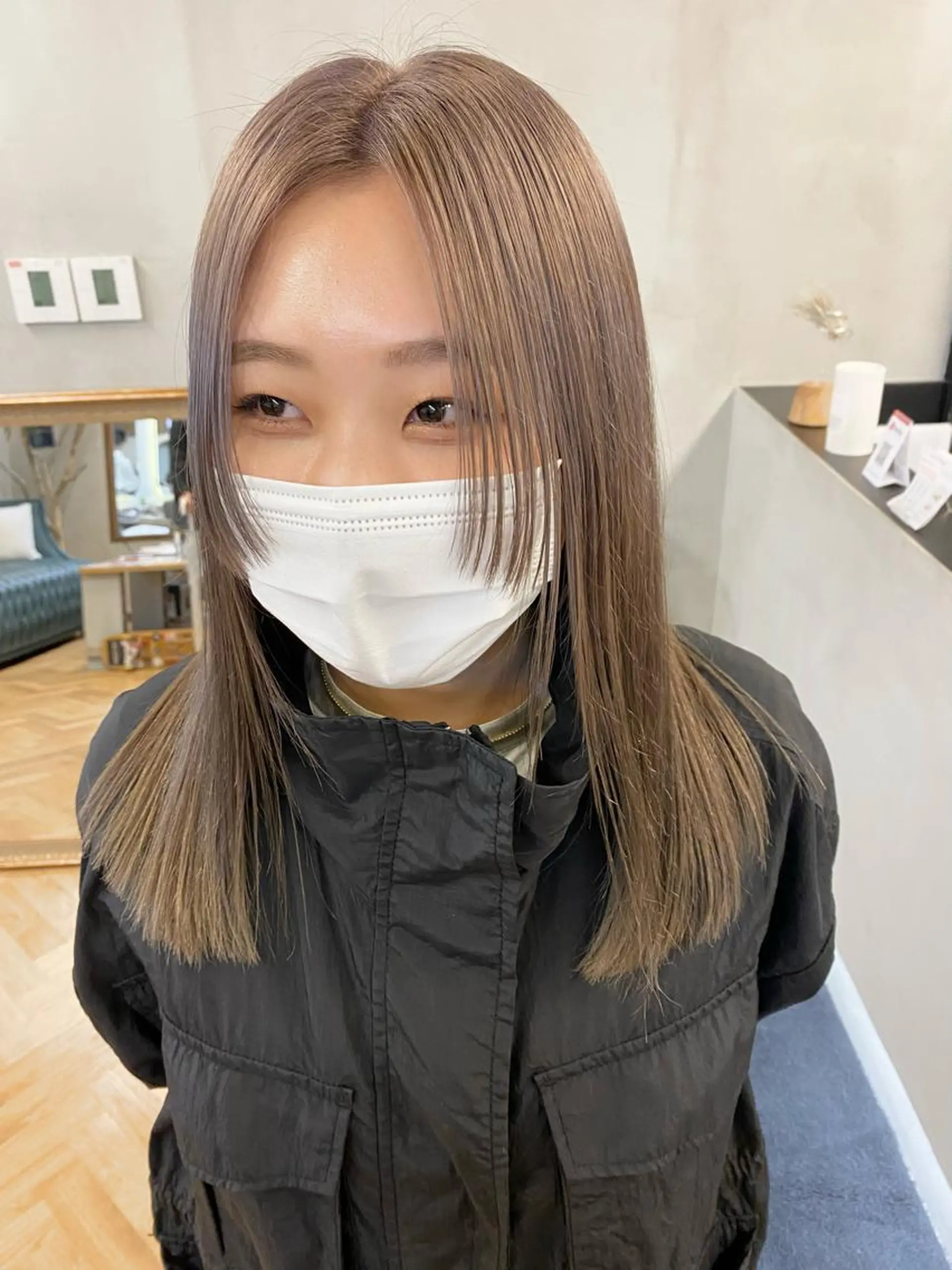 セミロング 髪と音処　マトぺ所属・デザインカラー/ボブ ブリーチカラー/ユリのヘアスタイル