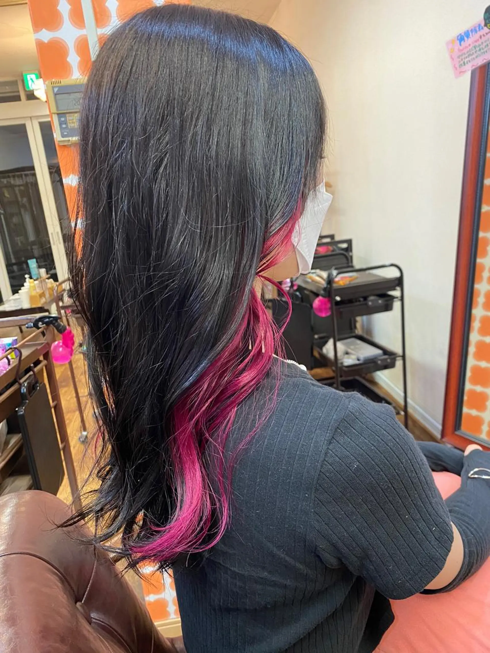 セミロング カラー インナーカラー ピンクカラー 神谷 知紀のヘアスタイル