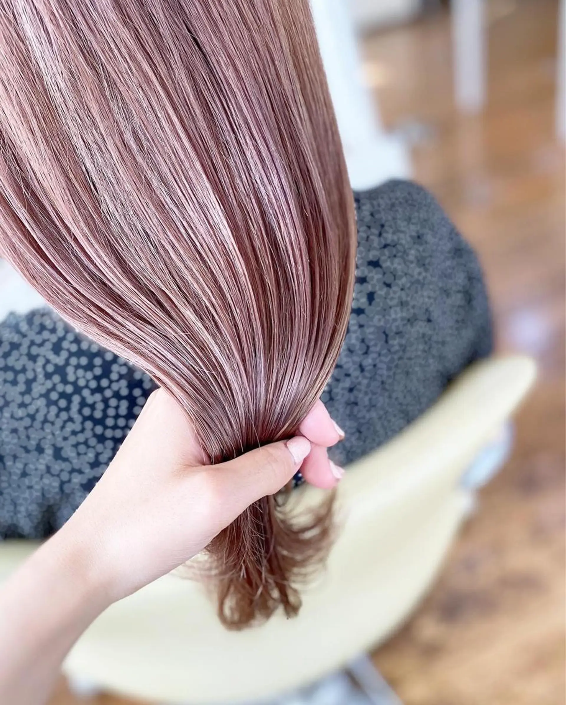 ロング カラー ブリーチ トリートメント カット ヘアカラー トリートメント 荒木 ひろかのヘアスタイル