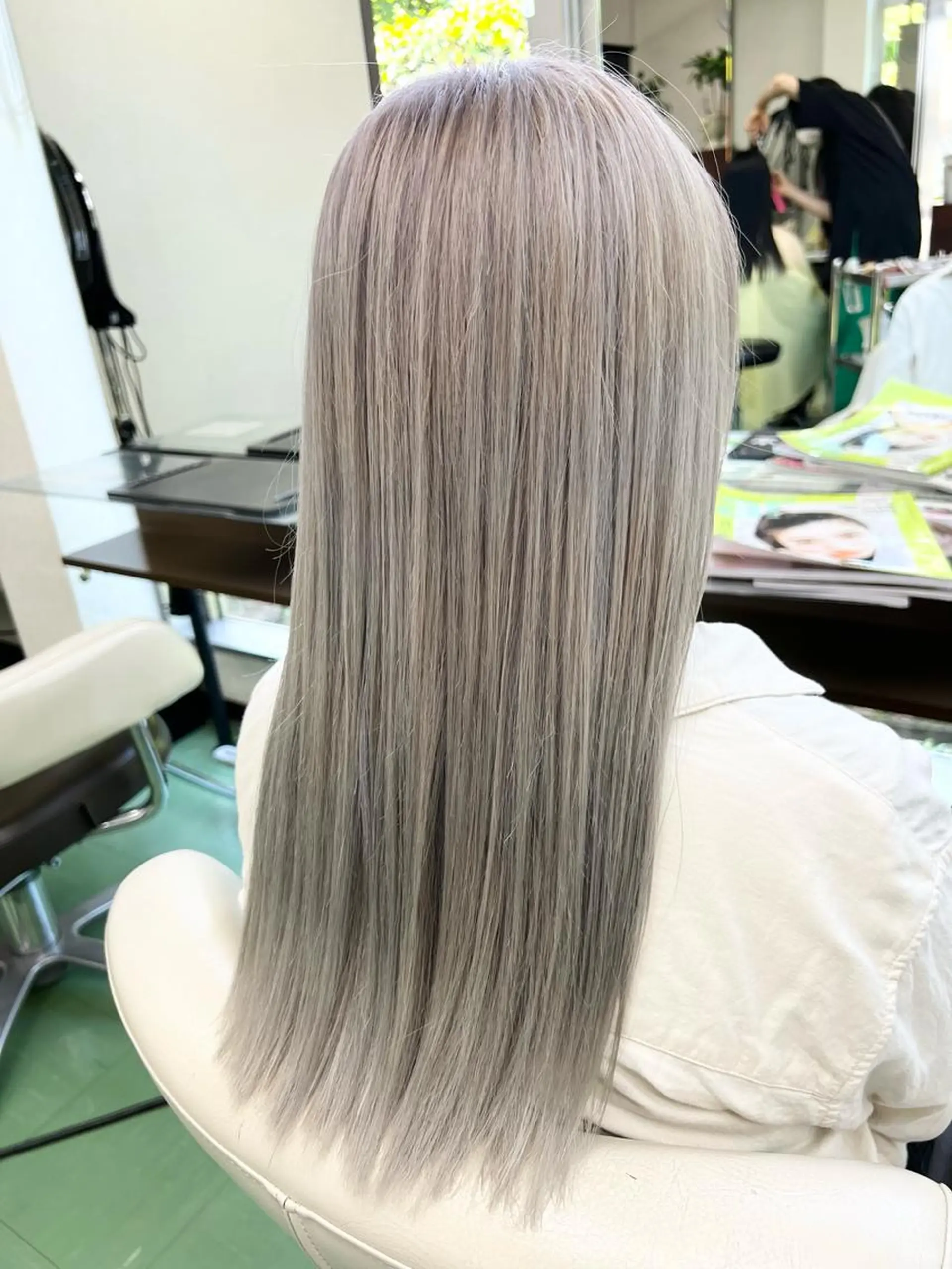 ロング カラー シルバー カット ヘアカラー 甲田 豪徳のヘアスタイル
