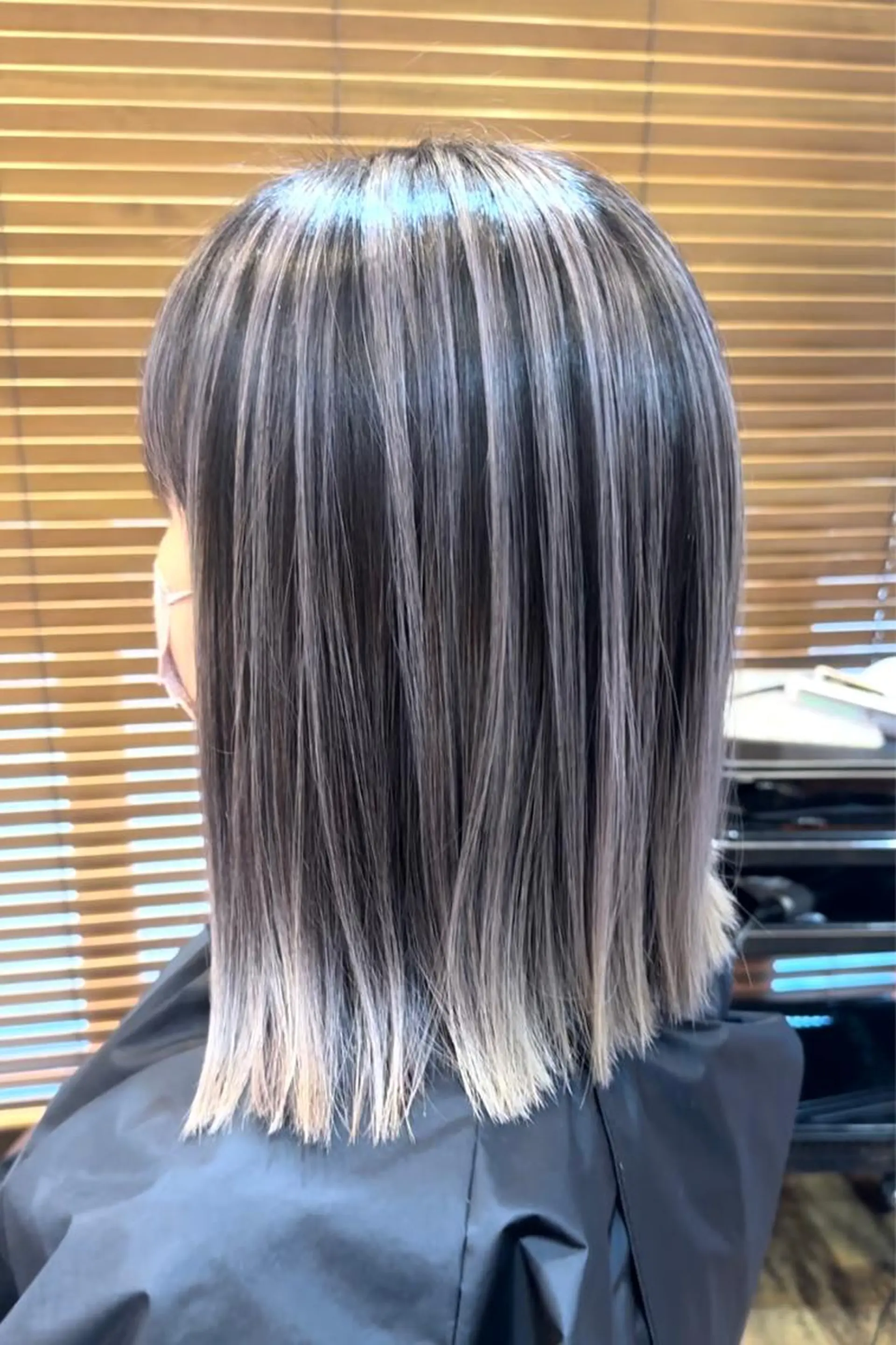 ミディアム カラー バレイヤージュ レイヤーカット 小川 修平のヘアスタイル