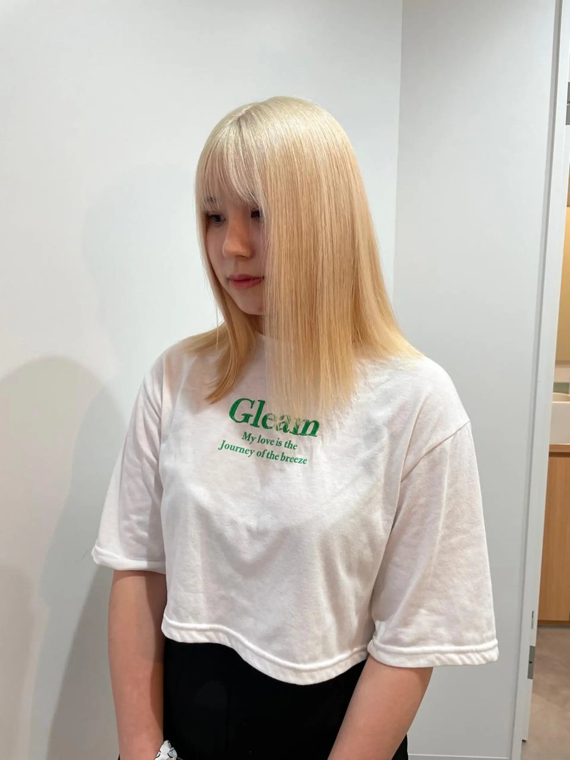 ミディアム カラー 切りっぱなしボブ レイヤー/縮毛矯正のヘアスタイル