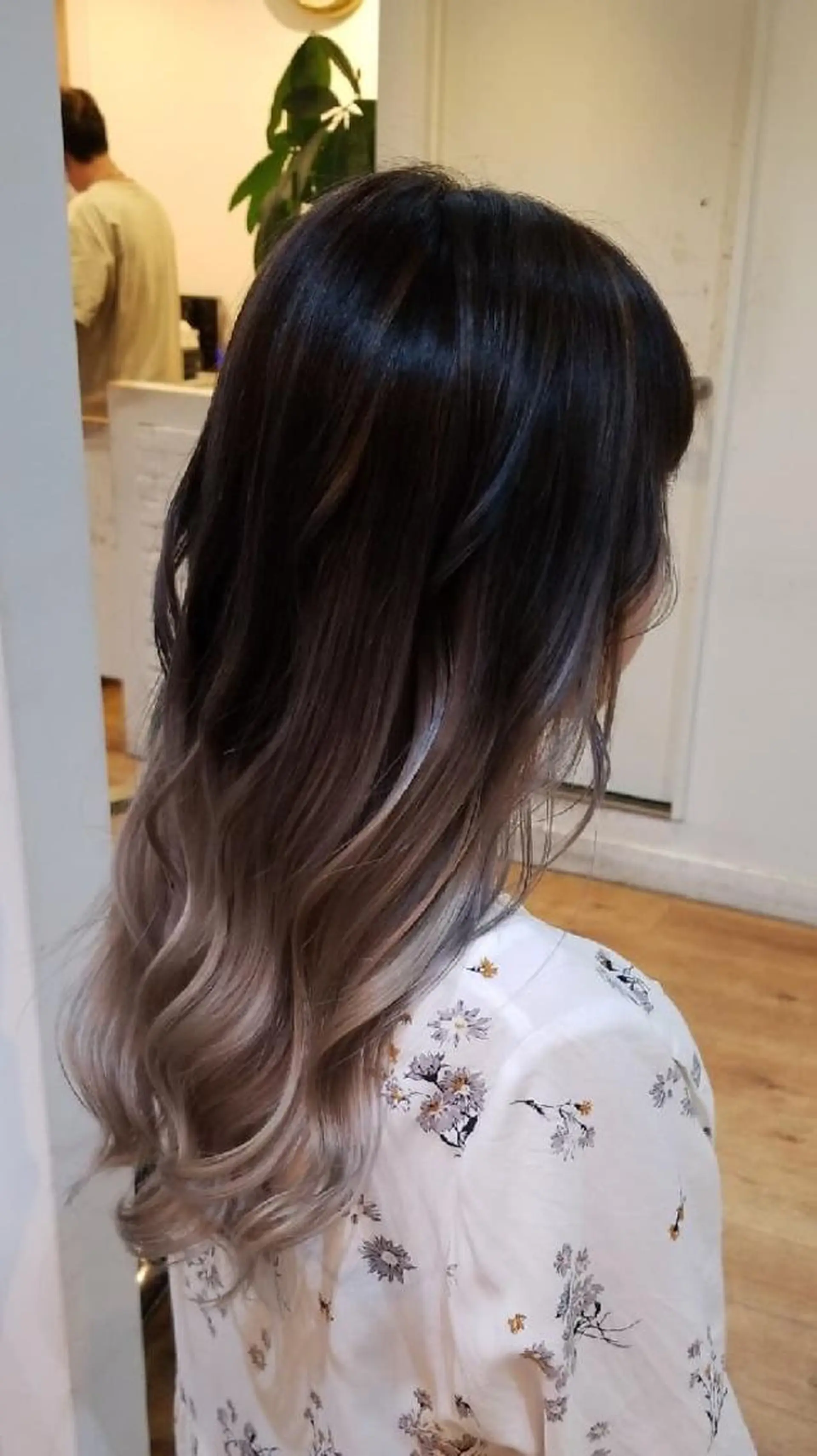 ロング カラー SAKURA (サクラ)のヘアスタイル