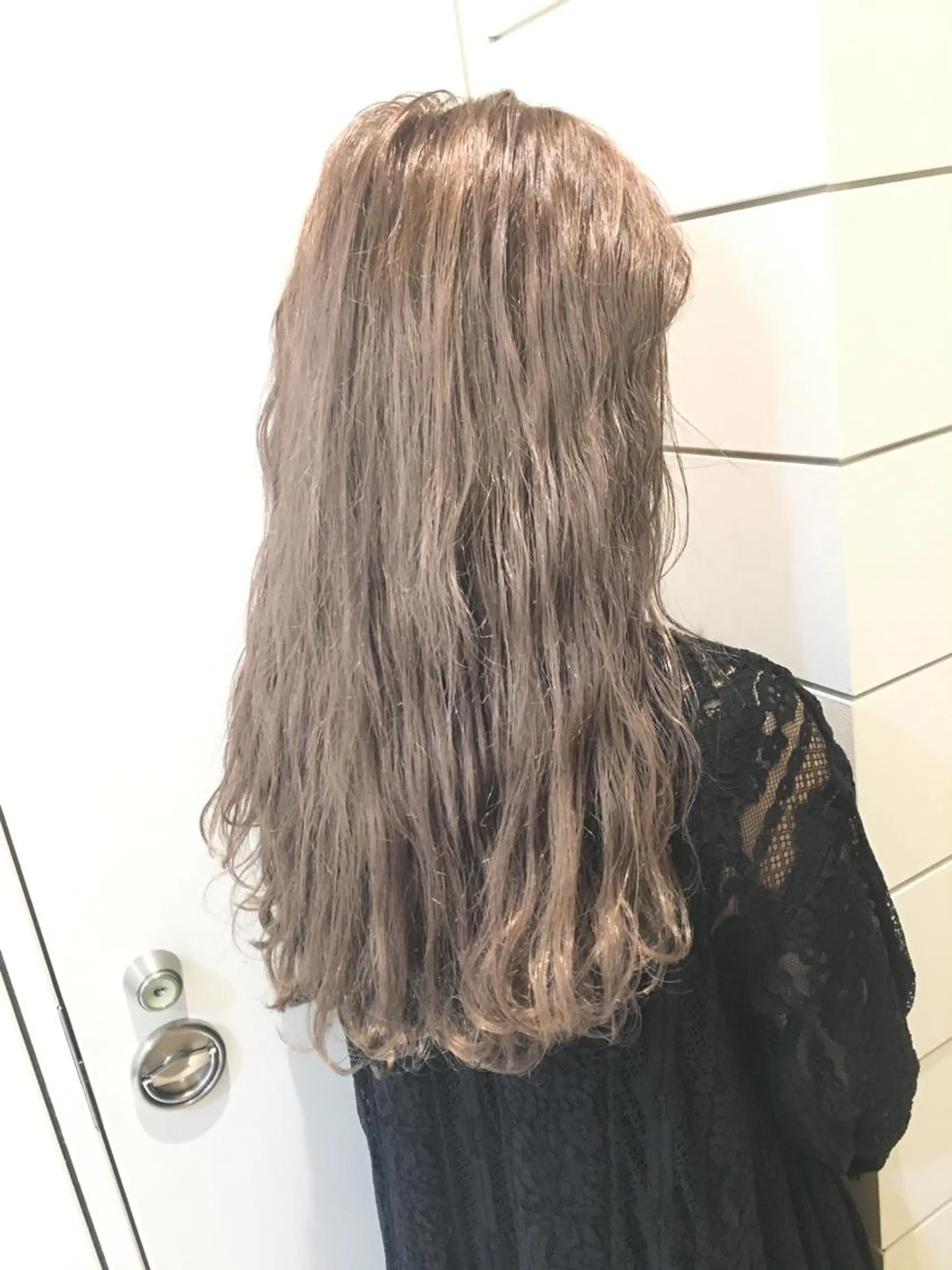 ロング カラー 鍵山 千秋のヘアスタイル