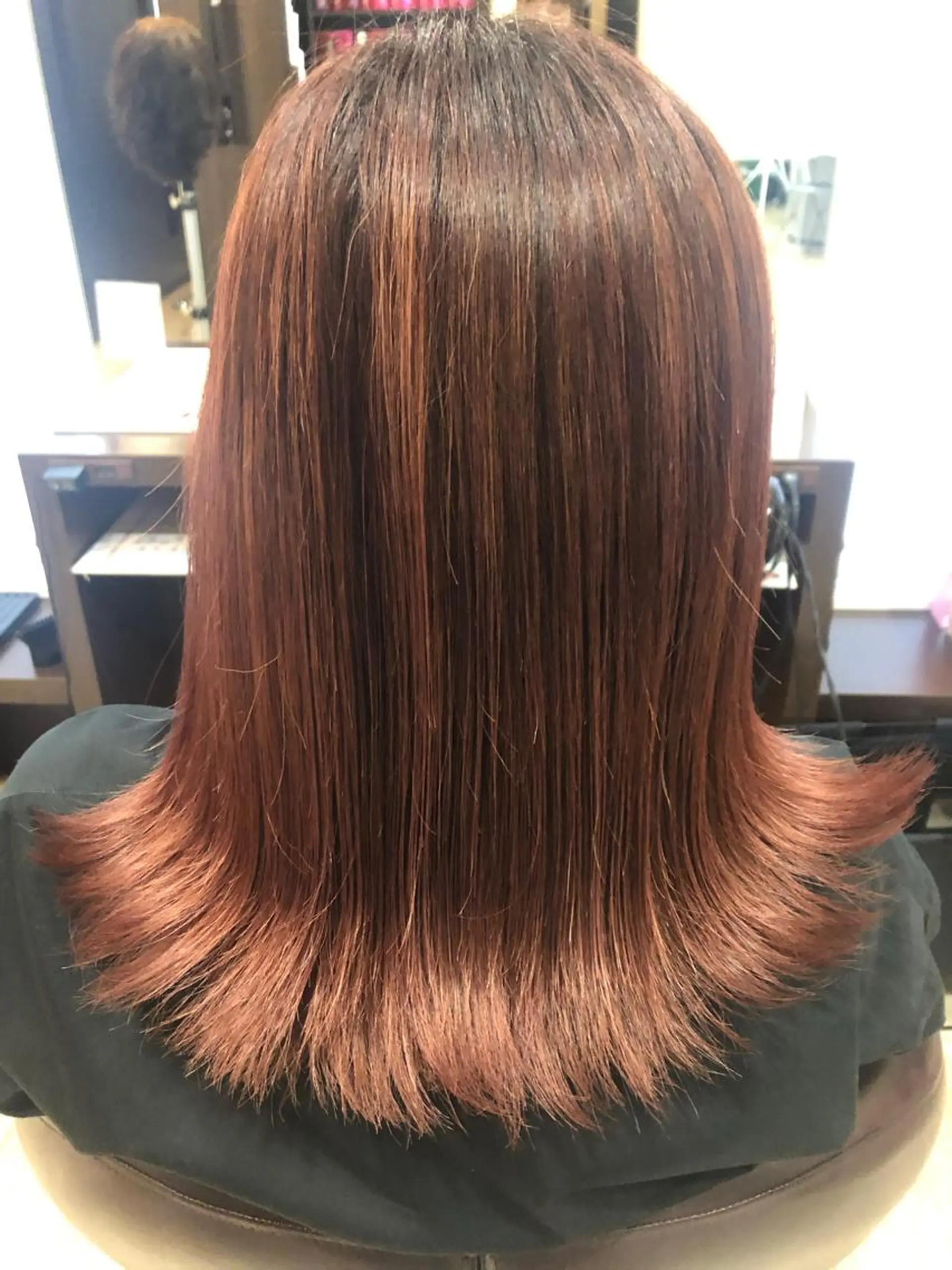 ミディアム 古川 安紀のヘアスタイル