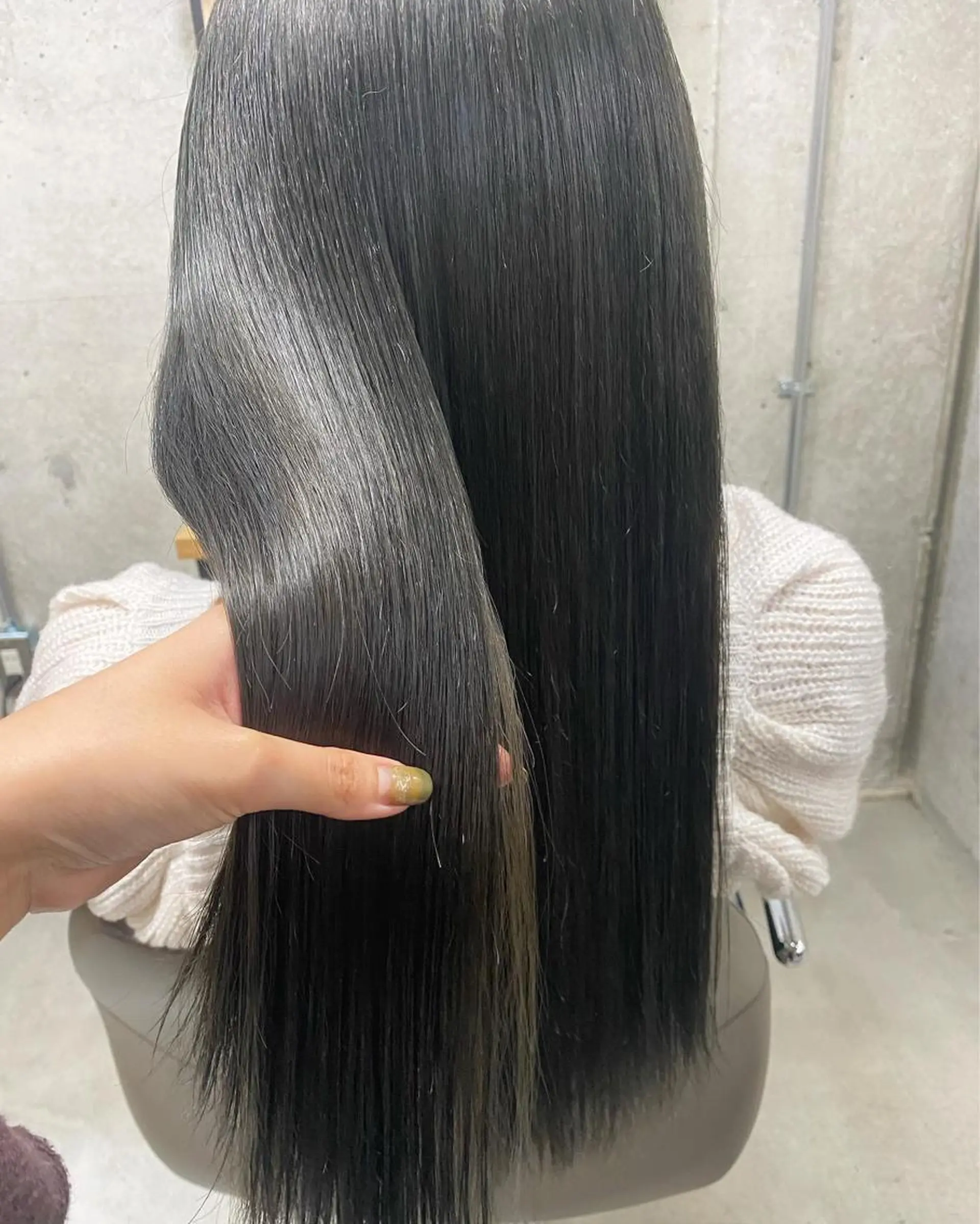 セミロング カラー GiseL アンリのヘアスタイル