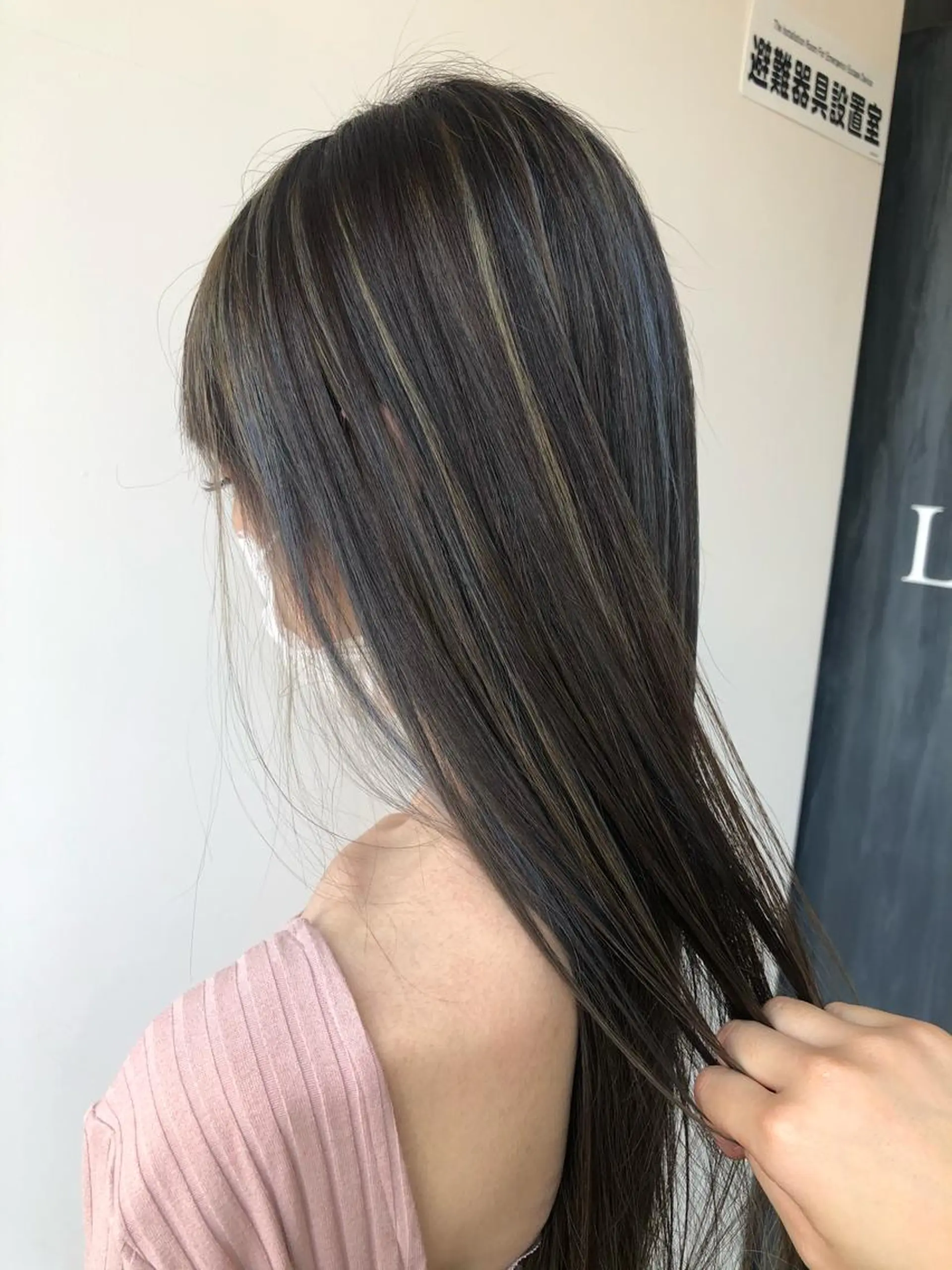 ロング ヘアカラー 関本 悠奈のヘアスタイル