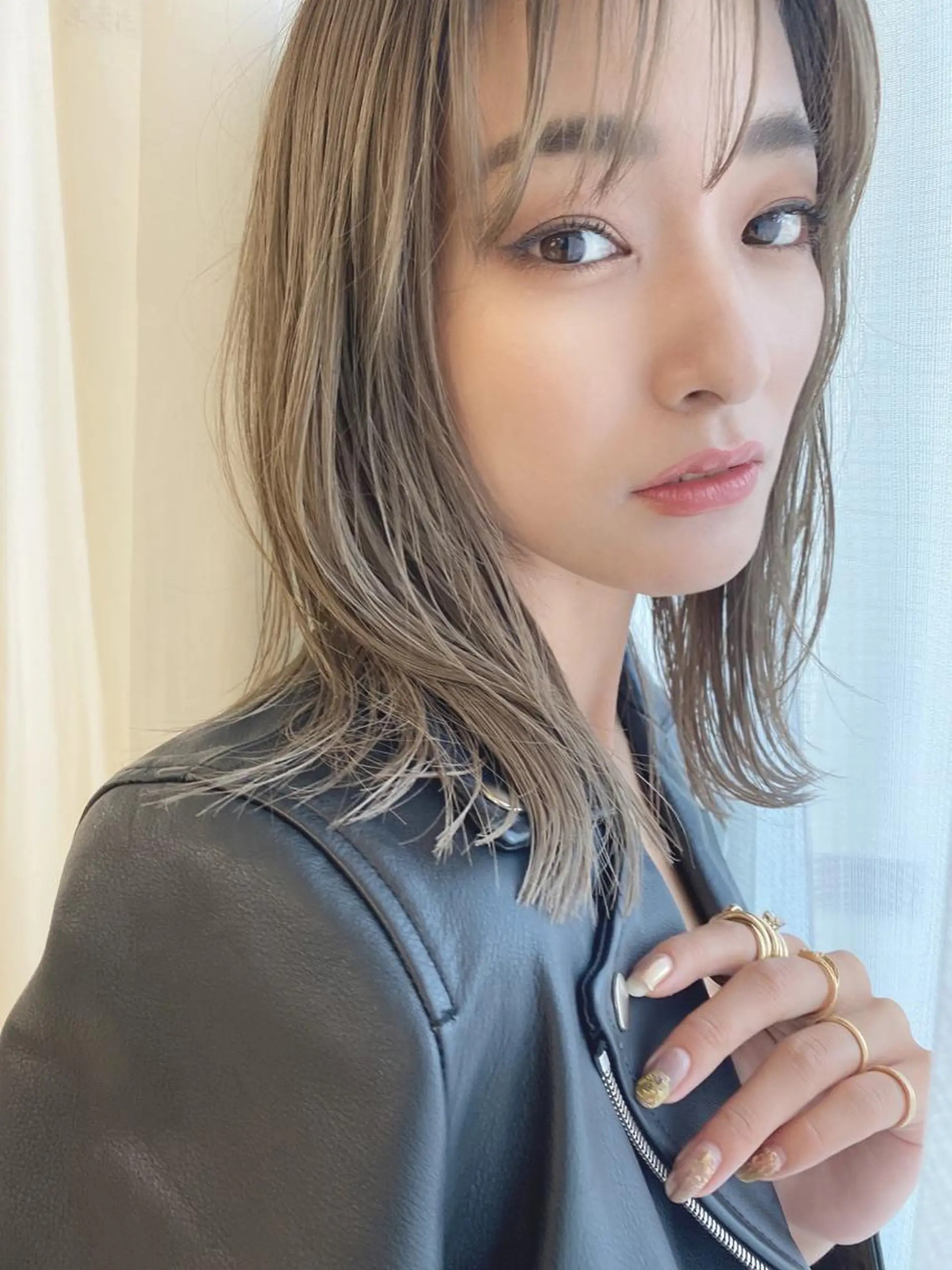 ミディアム カラー グレージュ カット ヘアカラー トリートメント Crystal 船橋のヘアスタイル