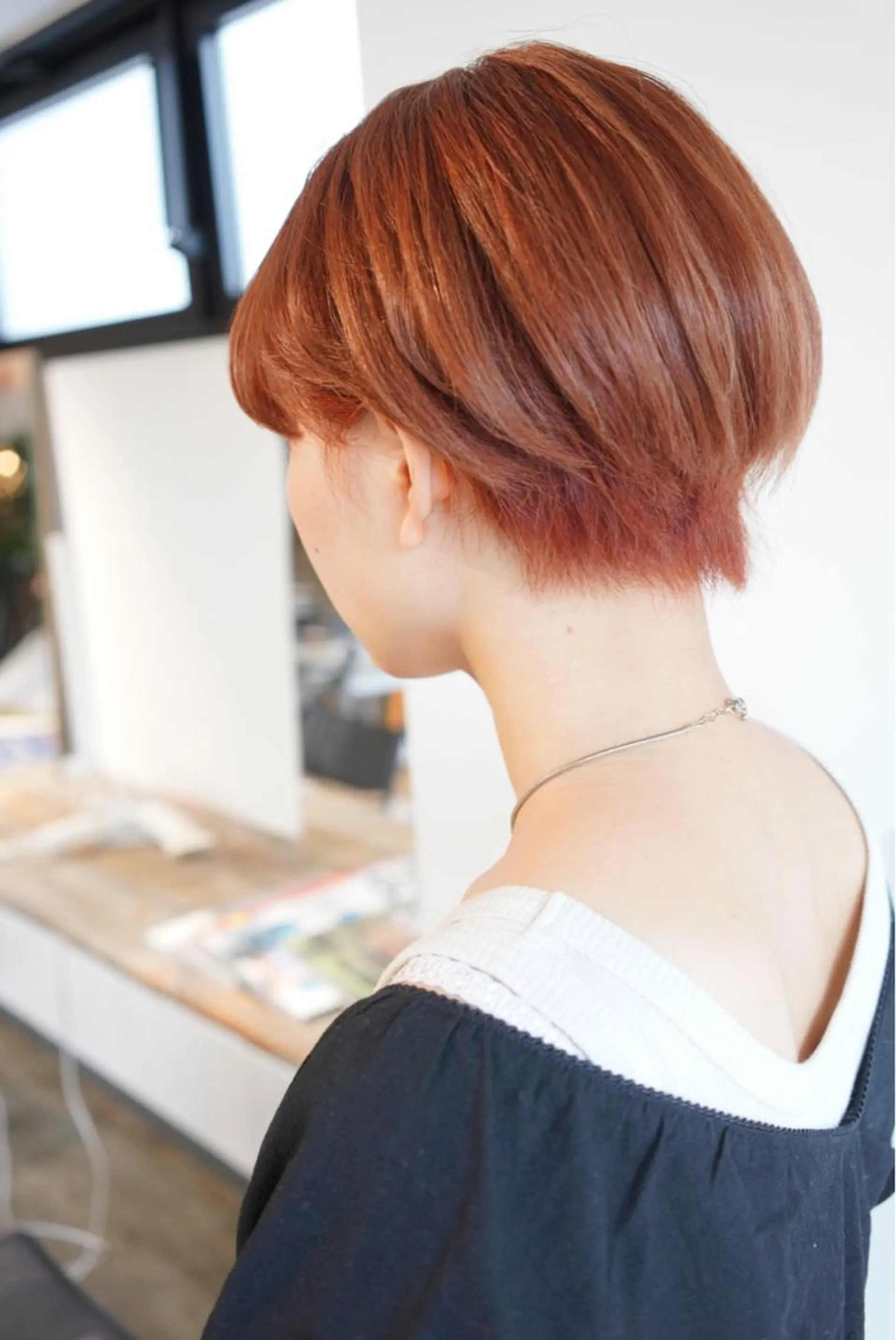 ショート カラー ハイトーンカラー オレンジ ヘアカラー トリートメント ハイトーン/レイヤー /ケアブリーチ石川治のヘアスタイル